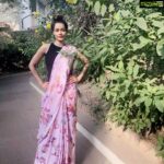 Payal Rohatgi Instagram - कल तक जो Telangana police के narrative पर विश्वास कर रहे थे कि बलात्कारी एक मुस्लिम था और बाक़ी ३ हिन्दु जब कि खबर है की वो ३ minor थे और मुस्लिम थे परंतु जानबूचकर उनका धर्म छुपाया गया और उन्हें नक़ली हिन्दु नाम दिए गए Telangana Police द्वारा, वो police पर आज liberals गैंग की Arfa Khanum Sherwani को विश्वास नहीं जब वो कहते हैं कि encounter द्वारा ४ बलात्कारी की मौत हो गयी। यह है उनका दोगला पण क्यूँकि यह Asassuddin Owaisi जैसे victim card खेलता है वैसे खेल रहे हैं। Owaisi को Citizen Amendment Bill से तकलीफ़ है क्यूँकि यह Two Nation theory को बढ़ावा देती है उसके अनुसार। तो हिम donkey को इतना केहना चाहते हैं की minorities जो ६ धर्मों को है जैसे हिंदू, सिख, बौद्ध, ईसाई, पारसी, जैन सबको नगरिकता मिलेगी जो ३ इस्लामिक देशों से हैं जैसे पाक, बांग्लादेश और Afghanistan ना कि सिर्फ़ हिंदुओं को। और भारत की बाक़ी neighbouring देश जैसे Myanmar, Bhutan और Srilanka पर CAB लागू नहीं क्यूँकि वहाँ minorities पर अत्याचार नहीं होता 🙏 @quancious #payalrohatgi