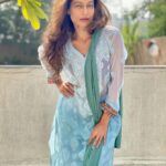 Payal Rohatgi Instagram - Kangana Ranaut के बयान के ऊपर बहुत सारे लोगों ने आपत्ति उठायी जब उन्होंने कहा कि Bharat को असली आज़ादी 2014 में मिली।Kangana Modi जी की भक्त हो सकती है, उनको Modi जी का नेतृत्व अच्छा लग सकता है परंतु Kangana ने जो बयान दिया वो इतिहास के ऊपर बयान था। ये बयान किताबें पढ़ने के बाद उनकी निजी सोच दर्शाता है और साथ साथ में कहीं ना कहीं ये सवाल भी उठता है कि जो वो कह रही है अगर वो सच है तो 2014 में क्या Bharat में कोई काग़ज़ sign करे जिसकी वजह से #transferofpower ख़त्म हो गया ??? जब #AtalBihariVajpayee इस देश के प्रधानमंत्री बने तब क्या #transferofpower था ??? जो सोच Kangana ने कही वो इतिहास का टॉपिक था परंतु VirDas अब US में जो कहकर आए जिसकी वजह से इतने लोगों ने उनके सोच की निंदा करी है वो सोच आज के Bharat की है, Bharath के इतिहास की नहीं । और आज का Bharath उन्होंने अपने सोच ke अनुसार एक धर्म के साथ जोड़ दिया है जो धर्म sanatana dharm है जहाँ पर औरतों की पूजा जाता है। परंतु Liberals के अनुसार Bharat एक सेक्युलर देश है तो अगर Bharat एक सेक्युलर देश है तो एक dharm की प्रथा का वर्णन करते हुए, आप बलात्कार को कैसे उस dharm के साथ जोड़ सकते हो ???? जब आतंक का कोई dharm नहीं है तो बलात्कार का dharm कैसे हो गया ??? Vir Das ने पहले भी अपनी rozi roti कमाने के चक्कर में hinduphobia फैलाया है hindu God- Goddess का मज़ाक़ उड़ाया है जो मुझे ग़लत लगता है और इसलिए VirDas की ये सोच आज के Bharat के बारे में कहीं न कहीं sanatana dharm को निशाना बनाकर Bharath की बदनामी अंतरराष्ट्रीय platform पर करके देश विरोधी और हिंदू विरोधी सोच दर्शाती है। 😍 #payalrohatgi