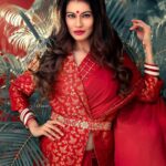 Payal Rohatgi Instagram - ज्ञान में ब्राह्मण हूँ, रणभूमि में क्षेत्रिय हूँ, व्यवस्था में वैश्य हूँ, सेवा में शूद्र हूँ, हाँ मैं हिंदू हूँ 🙏 #Repost @nikxpictures with @get_repost ・・・ photography @nikxpictures In frame @payalrohatgi Hairstyle / styling @mayuri_garud . . @payalrohatgi #portrait #portraitphotography #portraitmood#portrait_perfection #portraitpage #portrait_vision#portrait_shots #portrait_ig #moodyports #portraits#portraiture #photography #pursuitofportraits#portraits_ig #portrait_mood #makeportraits#portraitgames #portrait_star #top_portraits #portraitvision #discoverportrait #portraitstream #pune #mumbai #kolkata