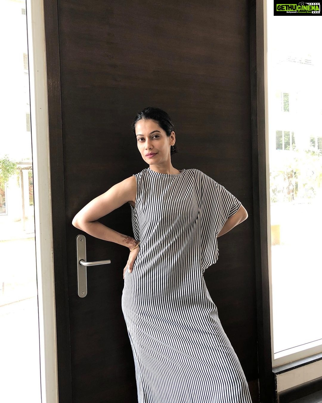 Payal Rohatgi Instagram - राम राम जी 🙏 अगर कोई भारतीय परिवार ने २ से ज़्यादा बच्चे पैदा किए २०१९ के बाद तो उनकी नगरिकता छिन लीजिए @PMOIndia क्यूँकि भारत में #जनसंख्या_नियंत्रण_कानुन लाना बहुत ज़रूरी है 🙏 यह सभी धर्मों के लोगों के लिए हैं 🙏#PayalRohatgi - भारतीय नागरिक