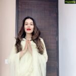 Payal Rohatgi Instagram - 🌾🎉राम जिनका नाम है, अयोध्या जिनका धाम है, ऐसे रघुनंदन को, हमारा प्रणाम है🎉🌾 आपको और आपके परिवार को छोटी दीपावली की हार्दिक शुभकामनाएं🎉🙏 जय श्री राम🙏🚩🚩🏹 जय श्री कृष्णा🌹 जय श्री हनुमान🌷 #payalrohatgi
