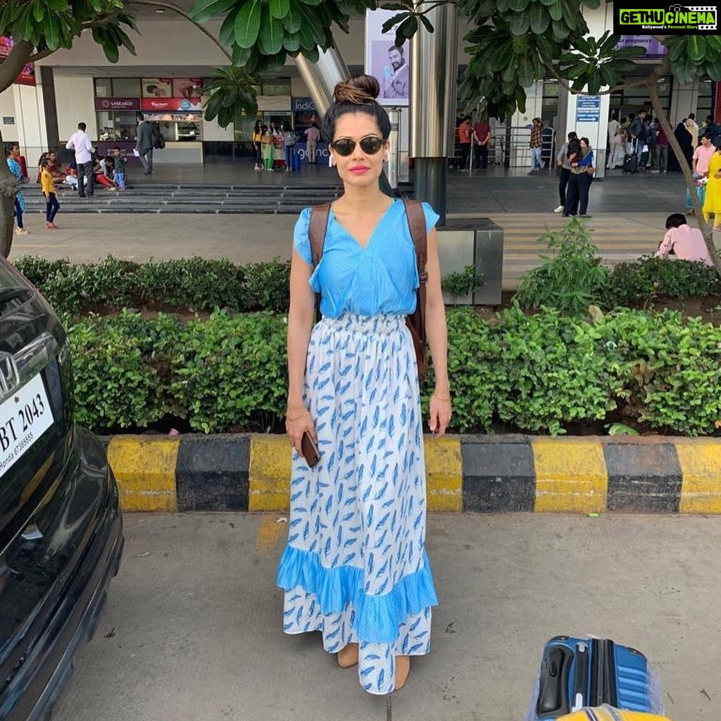 Payal Rohatgi Instagram - आज हम बात करेंगे दिल्ली में होने वाले वकीलों और police के झगड़े के बारे में। कहा गया है की दिल्ली police ने firing करी एक car parking issue के ऊपर Tis Hazari court के वकीलों पर परंतु अभी हम देख रहे हैं Social Media में बहुत सारे videos जहाँ यह वकील police के ऊपर आक्रमण कर रहे हैं। माना कि अगर police firing ग़लत तरीक़े से की गयी है तो उन officers पर करवायी होनी चाहिए परंतु अगर वकील ही आतंक करे और इस तरह से सामाजिक सम्पत्ति का तोड़ फोड़ करे तो यह बहुत ग़लत है। #BarCouncilofIndia को अपने वकीलों को समझाना चाहिए की इस तरह से जानमाल पर आक्रमण करना ग़लत है🙏 #payalrohatgi @beecallin