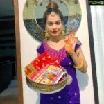 Payal Rohatgi Instagram - करवा चौथ मैं मानती हु क्यूँकि यह सनातन धर्म की ख़ूबसूरती है कि औरत अपने पति के लिए यमराज से भी लड़ने की शक्ति रखती है अगर उसकी आस्था सच्ची है 🙏 Regressive तो इसे frustrated औरतें कहती है 🙏 जन्मभूमि हमारी, राम हमारे, मस्जिद वाले कहाँ से आए 🤨 Middle East से घोड़ा भागते हुए और हिन्दुओ का धर्मपरिवर्तन करवाके 🙏 गुरु गोबिंद सिंह जी के बच्चों की हत्या करवायी और यह बाबर के वंशज है seculars 🙏 #MandirWahinBanayenge