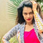 Payal Rohatgi Instagram - Ram Ram ji 🙏 भारत एक secular देश है तो फिर minority tag क्यूँ कुछ धर्मों को दिया गया है और अगर minority tag देना है उन धर्मों को जो जो संख्या में कम है हिंदुओ के अनुसार तो फिर भारत को हिन्दु देश घोषित करो 🙏 #PayalRohatgi #HinduBharat 🙏