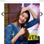 Payal Rohatgi Instagram - KGB के actor Yash, को troll किया हाल में जब उन्होंने अपनी पत्नी के साथ video बनाया अपने makeup artist को धन्यवाद करते हुए जब उन्होंने उनकी बेटी के हाथ-पैर की मूरत बनाई। यह इसलिए किया क्यूँकि उनका video English में था जब की वो Kannada फ़िल्म के superstar हैं। अब हमने देखा है कि कैसे हम भारतीय को लड़ाया जाता है धर्म के नाम पर और यह कहा जाता है की दक्षिण भारत में हिंदी को ज़्यादा महत्व नहीं मिलता उत्तर भारत के हिसाब से। तो यह सह ड्रामा जो राजनीति करने वाले लोग करते हैं उन्हें में इतना कहूँगी की Tamil, Telugu, Hindi, Punjabi यह सब भाषाओ का original ज्ञान हमें sanskrit से मिला है और हमें संस्कृत को फिर से भारत देश की जनभाषा बनानी चाहिए क्यूँकि यह भाषा व्यज्ञानिक और शब्दों के भंडार से भरी हुई है। यहाँ पर हम ने #SushmaSwaraj जी के एक video का उदाहरण भी दिया है जहाँ उन्होंने अलग उदाहरण दिए हैं इस विषय पर और यह भी कहा है कि Talking Computers भी Sanskrit भाषा में बन सकते है और बनने चाहिए🙏 #payalrohatgi