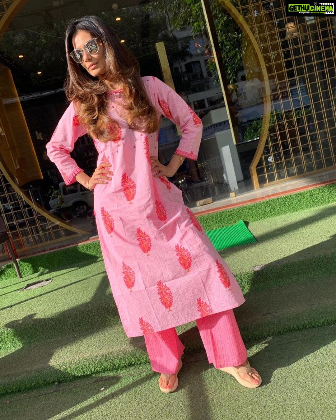 Payal Rohatgi Instagram - President Trump attended the speech of Prime Minister Modi at Houston which was full of Indian Americans and talked about dealing with R. Well great to hear that and that world leaders want to deal with this ideology that considers Non-Believers as #Kaffirs 🙏 Congress as expected opposed the presence of Donald Trump in Prime Minister Modi ji speech saying that it promoted favouritism towards Trump as the US elections were coming which was not good for India strategically. Some wannabe journalist said that Indian Americans should question Modi ji as to why Diversity was not promoted in India which is like a JOKE as Sanatan Dharm promotes #वासुदेवक़ुतुबकम which believes that the whole world is a family 🙏 #payalrohatgi @sarvam_curatedbyyashika