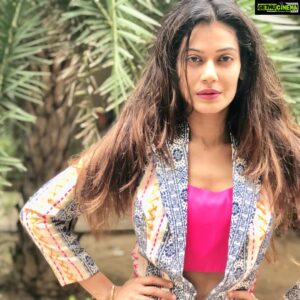 Payal Rohatgi Instagram - Ram Ram ji 🙏 भारत एक secular देश है तो फिर minority tag क्यूँ कुछ धर्मों को दिया गया है और अगर minority tag देना है उन धर्मों को जो जो संख्या में कम है हिंदुओ के अनुसार तो फिर भारत को हिन्दु देश घोषित करो 🙏 #PayalRohatgi #HinduBharat 🙏