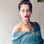 Payal Rohatgi Instagram - कांग्रिस ने Nirmala Sitharaman के speech के बाद उनको target बनाया एक गंदे meme से जहाँ वो undergarments के industry के बारे में चर्चा करके निशाना Nirmala जी को बना रहे थे। यह बहुत Male Chauvinist मानसिकता है जो कांग्रिस के नेता भी बहुत बार दिखाते है। उनके पार्टी से Urmila Matondkar और Priyanka Chaturvedi दोनो ने इस्तितवॉ दिया यह मानसिकता की वजह से । जिस पार्टी ने भारत को उनकी पहली महिला प्रधानमंत्री दी वो आज यह सोच प्रचार करती है अगर वो Nirmala जी से सहमत नहीं करती। कांग्रिस कहती है की वो #genderequality में मानती है परंतु उसने ना ही Triple Talaq Bill को समर्थन दिया और ना ही ShahBano case में verdict को। इन्होंने हरियाणा CM #Khattar जी की speech को भी ग़लत तरीक़े से फेलाने की कोशिश करी जबकी वो कहना चाहते थे की Article 370 के निकलने से #GenderEquality कश्मीर में आ गयी है। भारत की Feminists भी नक़ली हैं क्यूँकि उन्होंने यह meme के ऊपर को ड्रामा नहीं किया और Aamir khan जी के decision, निर्देशक subhash kapoor के साथ काम करने पर कोई आपत्ति नहीं दिखाई। यह Feminists नक़ली हैं 🙏 #payalrohatgi