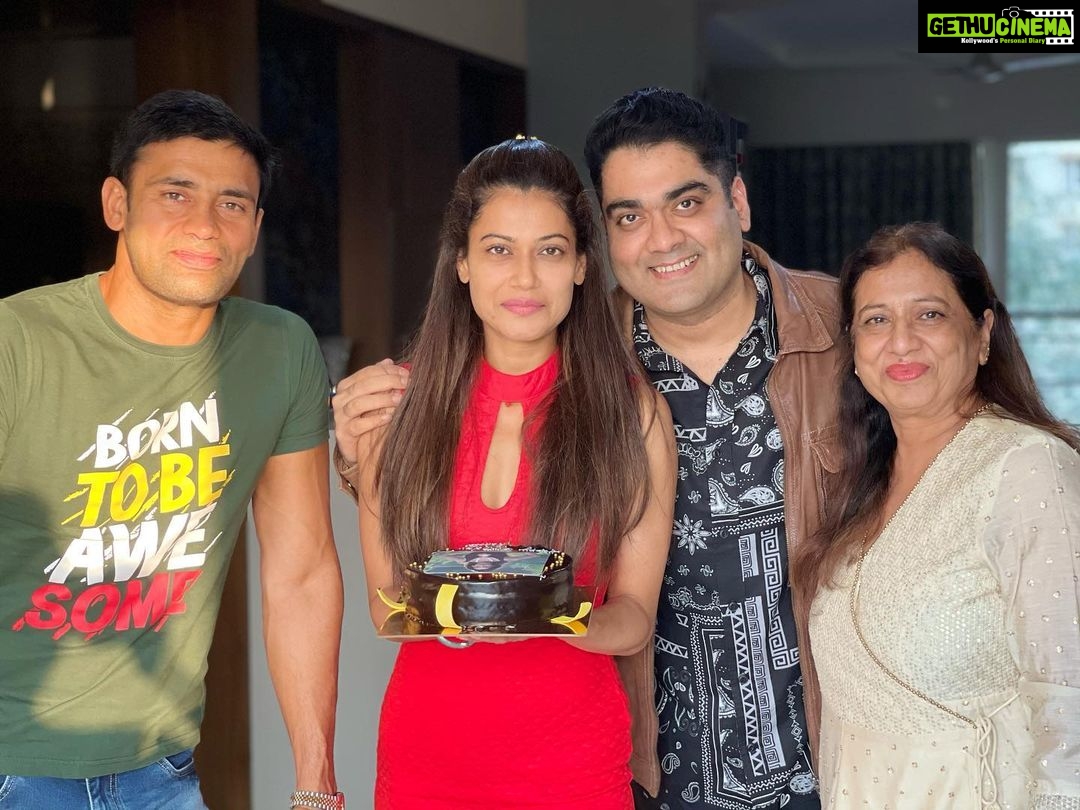 Payal Rohatgi Instagram - You learn nothing from life if u think you are right all the time ❤️ #payalrohatgi #happybirthdaypayalrohatgi