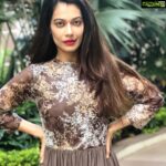 Payal Rohatgi Instagram - यहाँ पर हम बात करते हैं दो #BiggBoss के winners की जो भारत विरोधी सोच रखते हैं। कुछ महीने पहले एक भारतीय मुस्लिम औरत Gauhar ने Article370 को ग़लत तरीक़े से इस्तेमाल करके मुझे निशाना बनाने की कोशिश की। और अब हमने एक दूसरे winner #ShilpaShinde का video देखा जहाँ वो कह रही है कि वो पाकिस्तान जाकर काम करेगी अगर उसे मौक़ा मिलता है तो। हाल में ही उसने #Congress पार्टी join की है और शायद येही कांग्रिस के नेताओ की सोच है चाहे वो वरिष्ठ नेता #GhulamNabiAzad हो या फिर Reality Show विजेता #ShilpaShinde। परंतु शर्मनाक बात यह है की ऐसे लोग reality show के winner बनते हैं 🤪 #payalrohatgi