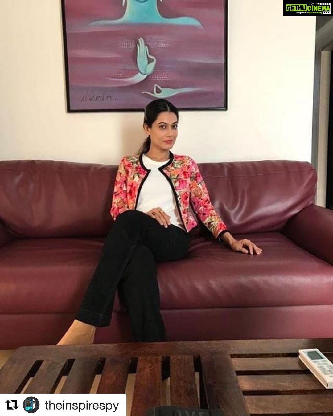 Payal Rohatgi Instagram - शेर भूखा रह जाता है पर घास नहीं खाता 🙏 चाहे वो घास बॉलीवुड का क्यू ना हो 😉 #PayalRohatgi #Repost @theinspirespy with @get_repost ・・・ Stunning @payalrohatgi in @pankhclothing ♥️ . #photooftheday #theworld24x7 #theinspirespy