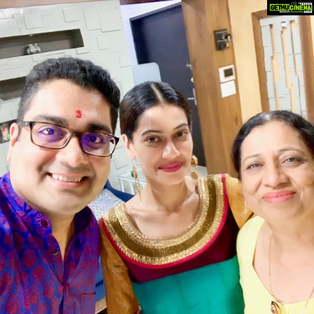 Payal Rohatgi Instagram - #HappyRakshaBandhan 🙏#payalrohatgi #gauravrohatgi