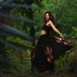 Payal Rohatgi Instagram - Clothes have No Religion 🤨 Clothes itself is Religion 😜 #LiberalsCantBullyMe #LiberalismIsAMentalDisorder #PayalRohatgi #StandwithKashmir @manthan_sarvasvaphotography @_littledesign_