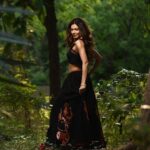 Payal Rohatgi Instagram - Clothes have No Religion 🤨 Clothes itself is Religion 😜 #LiberalsCantBullyMe #LiberalismIsAMentalDisorder #PayalRohatgi #StandwithKashmir @manthan_sarvasvaphotography @_littledesign_