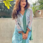 Payal Rohatgi Instagram - Kangana Ranaut के बयान के ऊपर बहुत सारे लोगों ने आपत्ति उठायी जब उन्होंने कहा कि Bharat को असली आज़ादी 2014 में मिली।Kangana Modi जी की भक्त हो सकती है, उनको Modi जी का नेतृत्व अच्छा लग सकता है परंतु Kangana ने जो बयान दिया वो इतिहास के ऊपर बयान था। ये बयान किताबें पढ़ने के बाद उनकी निजी सोच दर्शाता है और साथ साथ में कहीं ना कहीं ये सवाल भी उठता है कि जो वो कह रही है अगर वो सच है तो 2014 में क्या Bharat में कोई काग़ज़ sign करे जिसकी वजह से #transferofpower ख़त्म हो गया ??? जब #AtalBihariVajpayee इस देश के प्रधानमंत्री बने तब क्या #transferofpower था ??? जो सोच Kangana ने कही वो इतिहास का टॉपिक था परंतु VirDas अब US में जो कहकर आए जिसकी वजह से इतने लोगों ने उनके सोच की निंदा करी है वो सोच आज के Bharat की है, Bharath के इतिहास की नहीं । और आज का Bharath उन्होंने अपने सोच ke अनुसार एक धर्म के साथ जोड़ दिया है जो धर्म sanatana dharm है जहाँ पर औरतों की पूजा जाता है। परंतु Liberals के अनुसार Bharat एक सेक्युलर देश है तो अगर Bharat एक सेक्युलर देश है तो एक dharm की प्रथा का वर्णन करते हुए, आप बलात्कार को कैसे उस dharm के साथ जोड़ सकते हो ???? जब आतंक का कोई dharm नहीं है तो बलात्कार का dharm कैसे हो गया ??? Vir Das ने पहले भी अपनी rozi roti कमाने के चक्कर में hinduphobia फैलाया है hindu God- Goddess का मज़ाक़ उड़ाया है जो मुझे ग़लत लगता है और इसलिए VirDas की ये सोच आज के Bharat के बारे में कहीं न कहीं sanatana dharm को निशाना बनाकर Bharath की बदनामी अंतरराष्ट्रीय platform पर करके देश विरोधी और हिंदू विरोधी सोच दर्शाती है। 😍 #payalrohatgi