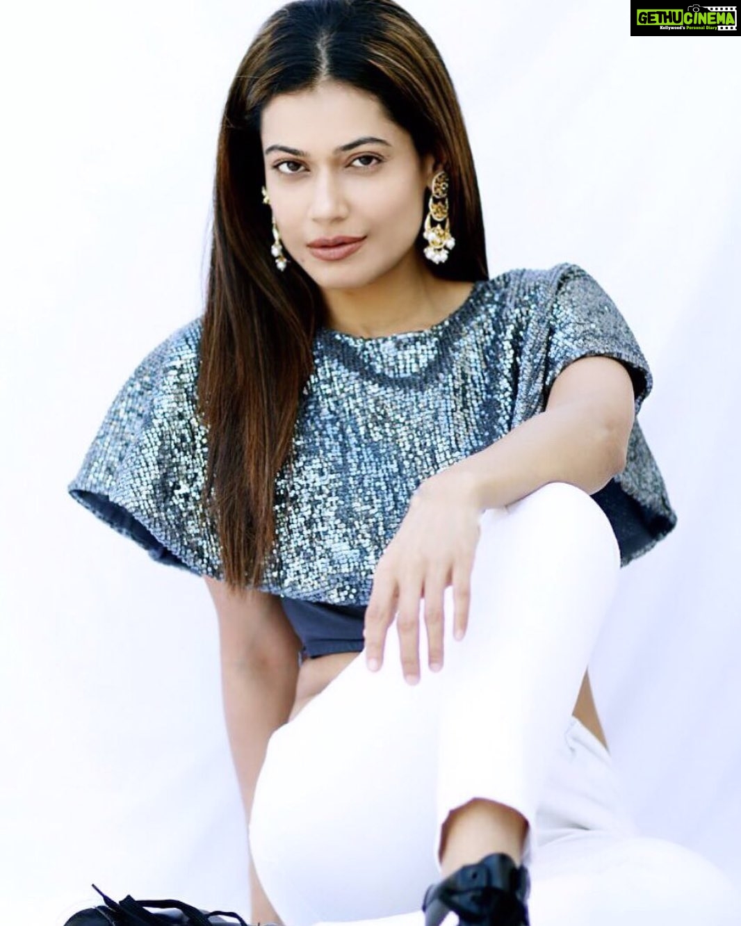 Payal Rohatgi Instagram - I say #NetFlixisShit 🙏 Hinduphobic people run #Netflix. Being a woman I publically call out 2 women #HumaQuershi & #DeepaMehta as unethical human beings who are worst than terrorists because maybe they know that terrorism has a religion so they agreed to make this FAKE film. Let’s get brutal. Servant Beater Indian Muslim actress #HumaQuershi plays role of FAKE Hindu jihadi when she needed 2 play REAL Islamist Jihadi 🙏 Jaichand Hindu #DeepaMehta directs this film as she had NO work so she thought to SELL her religion to pay bills. Unsubscribe #Netflix 😡 Ban @netflix_in Throw them out of India. This message is 4 sponsoring a FAKE #Hinduphobic film #Leila with a Muslim actress as lead trying 2 roleplay a FAKE Hindu Jihadi when she should have just acted out REAL liferole of Srilanka suicide pregnant bomber woman😡#NetflixisShit