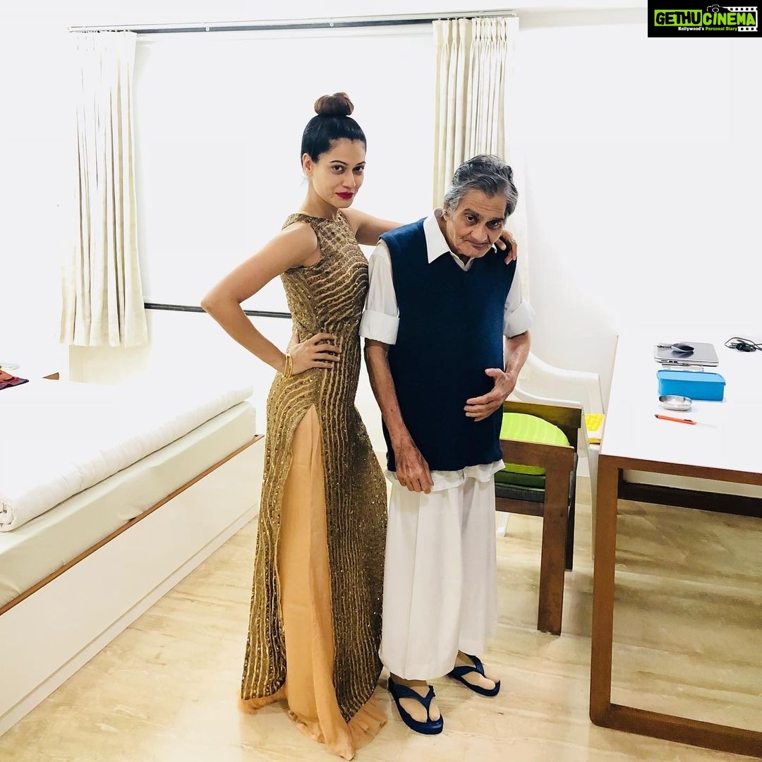 Payal Rohatgi Instagram - Happy birthday to MY Father. We have a crazy relationship with each other but love conquers all. 💖 God bless U always. #PayalRohatgi #ShashankRohatgi #HappyFathersDay2019 is my Fathers Birthday 🙏
