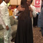 Payal Rohatgi Instagram - Love these good #IndianMuslims 🙏 #AbassMustan Sir - #PayalRohatgi Attacking doctors in their workplace is a complete NO #MamtaBanerjee हम कुछ समय से यह पडते हुए आ रहे थे कि कैसे हिंदुओ को target किया जा रहा है Kolkotta में और #जैश्रीराम बोलने वालो को जेल में डाला जा रहा है। मगर अब तो हद हो गयी है क्यूँकि पहली बार १८४ साल में Medical College Kolkotta को बंद कर दिया गया है जो भारत का पहला medical college था। यह इसलिए क्यूँकि वहाँ के एक hospital के डाक्टर #ParibahaMukherjee को २०० गुंडो ने पिटा क्यूँकि उसके हाथो से एक ७५ साल के बुज़ुर्ग इंसान Mohammed Shahid का देहांत हो गया जो काफ़ी serious condition में hospital लाया गया था। अगर डॉक्टर से लापरवाही हुई है तो आप police complaint करे मगर आप गुंडो सहित डॉक्टर को जान से मारने की कोशिश कैसे कर सकते है? यह कोई law & order की परिभाषा नहीं है। #MamtaBanerjee doctors को धमकी दे रही है कि वो काम पे लौट जाए जबकि सब doctors ने strike की है यह हमले की वजह से। WB की CM गुंडो को पकड़ने कि बजाय doctors को धमकी दे रही है 🤨। सही मईने में Mamta Banerjee को मानसिक सह्यता की ज़रूरत है। भारत के प्रधानमंत्री और home minister को कुछ करना चाहिए यह बिगड़ती हुई law & order की ख़राब स्थिति को बचाने के लिए । The Club Mumbai