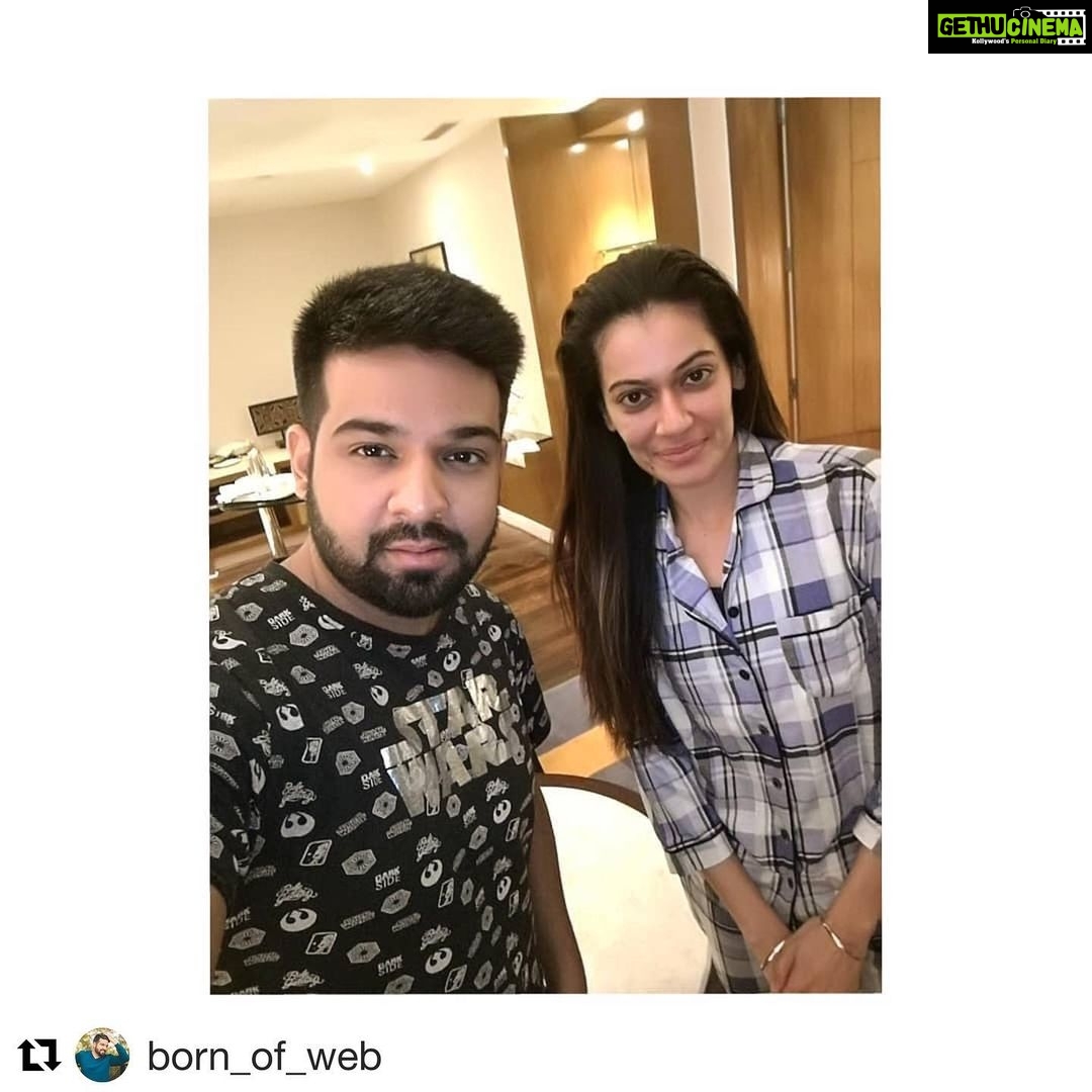 Payal Rohatgi Instagram - #Repost @born_of_web with @get_repost ・・・ Just finished an interview with Payal Rohatgi, who has become an online disruptor with her controversial videos. Of late, her videos on Chhatrapati Shivaji, Raja Ram Mohan Roy and Nathuram Godse have created massive controversies. Stay tuned with our YouTube channel for the interview! @payalrohatgi ➖➖➖➖➖➖➖➖➖➖➖➖➖➖➖➖➖➖ #PayalRohatgi #OnlineDisruptor #OnlineInfluencer #SocialMedia #Twitter #InstaHit #CelebrityBlogger #India #RajaRamMohanRoy #chhatrapatishivajimaharaj #NathuramGodse #MahatmaGandhi #SonamKapoor जैसे ही हमारे प्रधानमंत्री #NarendraModi जी फिर से भारत के PM बने वैसे ही #TukdeTukdeGang ने नक़ली mob lynching की कहानियाँ फेलाना शुरू कर दिया।यह लोग फिर से काल्पनिक #HinduTerror की कहानी बेचना चाहते थे। मैं इन बेवक़ूफ़ लोगों से इतना कहना चाहती हु की जब प्रधानमंत्री #Modi जी फिर से नियुक्त हुए तो Islamic #Dubai में भी उनको बधाई दी जा रही थी और उनकी जीत के hoardings और इस्तिहार अख़बार में थे।तो सिवाय थे Anti-Indian forces सारी अंतरराशत्रियाँ शक्तिया भी Modi जी के साथ है। हमें infact शुक्रगुज़ार होना चाहिए Social Media का कि हम एक दूसरे के साथ इतनी आसानी से बात कर सकते हैं और information शेर कर सकते हैं वरना कुछ अख़बार ने तो ठेका लेके रख लिया था हमें गुमराह करने का🙏 साथ में #Whatsapp के द्वारा जो information हमें मिलती है हमें उसे check भी ज़रूर करना चाहिए क्यूँकि कुछ लोग Fake news भी फेलाने का काम करते हैं। परंतु यह अच्छा समय है ७० साल से जो नक़ली इतिहास और मुग़लों की नक़ली कहानियाँ check करने का और ख़ुद समजने का अपने दिमाग़ से की क्या सही है और क्या ग़लत। #जयश्रीराम 🙏