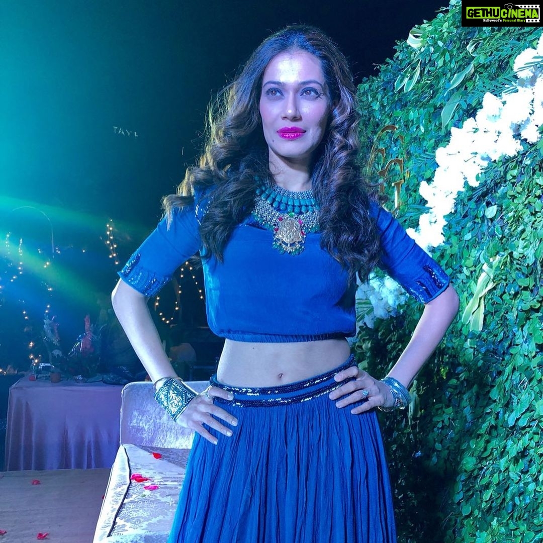 Payal Rohatgi Instagram - #SikhsAreHindus ЁЯЩП Sikh Panth рдореЗрдВ рдЕрд▓рдЧрд╛рд╡рд╛рдж рдХреИрд╕реЗ рдлреЗрд▓рд╛рдпрд╛ рдЧрдпрд╛ рдЗрд╕рдХреЗ рдКрдкрд░ рдЖрдЬ рд╣рдо рдмрд╛рдд рдХрд░реЗрдВрдЧреЗред #MaxArthurMacauliffe рдХрд░рдХреЗ рдЗрдВрд╕рд╛рди рдиреЗ рдпрд╣ рд╕реЛрдЪ рдлреЗрд▓рд╛рдИ рдХреЗ рд╕рд┐рдЦ рд╣рд┐рдиреНрджреБ рдирд╣реАрдВ рд╣реЛрддрд╛ рдФрд░ Guru Granth Saheb рдХрд╛ translation рднреА рдХрд┐рдпрд╛редрдЙрдирдХреЗ рдХреНрдпрд╛ рд╡рд┐рдЪрд╛рд░ рдереЗ Hinduism рдХреЗ рдмрд╛рд░реЗ рдореЗрдВ рд╡реЛ рдЕрдм рд╣рдо рдЖрдк рд╕рдм рд╕реЗ рд╕рд╛рде share рдХрд░реЗрдВрдЧреЗред рдЙрдирдХреЗ рд╣рд┐рд╕рд╛рдм рд╕реЗ Hinduism, America рдХреЗ рдПрдХ рдмрдбрд╝реЗ рд╕рд╛рдБрдк рдХреА рддрд░рд╣ рдерд╛ рдЬреЛ рдЕрдкрдиреЗ рд▓рдкреЗрдЯреЗ рдореЗрдВ рдПрдХ рдЫреЛрдЯреЗ рдкреНрд░рддрд┐рдзрд╡рд╛рдВрдзреА рдХреЛ рд▓реЗ рд▓реЗрддрд╛ рд╣реИред резреоремрек рдореЗрдВ Civil Service рджреНрд╡рд╛рд░рд╛ Max рдкрдВрдЬрд╛рдм рдЖрдПредрезреореореи рдореЗрдВ рдпрд╣ рдкрдВрдЬрд╛рдм рдХреЗ DC рдмрдиреЗредрдЙрд╕рдиреЗ рджреЗрдЦрд╛ рдХреА рд╕рд┐рдЦ рдПрдХ рддрд╛рдХрд╝рддрд╡рд░ рдХрд╝реМрдо рд╣реИ рдФрд░ рдЖрд░реНрдореА рдХреЗ рд▓рд┐рдП рдЙрдкрдпреБрдХреНрдд рдЗрд╕рд▓рд┐рдП рдЙрдирдХреЗ рд▓рд┐рдП рдЖрд░реНрдореА рдореЗрдВ #рдЖрд░рдХреНрд╖рдг рд╢реБрд░реВ рдХрд┐рдпрд╛редMax рдиреЗ рдЖрд░рдХреНрд╖рдг рдХреЗ рджреНрд╡рд╛рд░рд╛ рд╣рд┐рдиреНрджреБ рдХрд╛ рд╕рд┐рдЦ рдореЗрдВ рдзрд░реНрдо рдкрд░рд┐рд╡рд░реНрддрди рдХрд░рдирд╛ рд╢реБрд░реВ рдХрд┐рдпрд╛ рдЬреЛ рдЙрд╕ рд╕рдордп рдзрд░реНрдо рдкрд░рд┐рд╡рд░реНрддрди рдХреА рддреМрд░ рд╕реЗ рдирд╣реАрдВ рджреЗрдЦрд╛ рдЬрд╛рддрд╛ рдерд╛редрдпрд╣ рдХрд░рдиреЗ рд╕реЗ рд╕рд┐рдЦ рдХреА рдЬрдирд╕рдВрдЦреНрдпрд╛ рдмрдбрд╝рдиреЗ рд▓рдЧреА ЁЯЩП рдХрд╛рдиреНрд╣рд╛ рд╕рд┐рдВрд╣ рдирд╛рднрд╛ рдХрд┐ рдХрд┐рддрд╛рдм - тАШрд╣рдо рд╣рд┐рдиреНрджреБ рдирд╣реАрдВтАЩ рдХреА funding рднреА Max Arthur рдиреЗ рдХреА рдереАред Max рдиреЗ рдЦрд╝реБрдж рдПрдХ рдХрд┐рддрд╛рдм рд▓рд┐рдЦреА рдЬрд╣рд╛рдБ рдЙрдиреНрд╣реЛрдВрдиреЗ Khalsa рдкреВрдЬрд╛ рдкреНрд░рдХреГрддрд┐ рдЖрд░рдореНрдн рдХреА рдФрд░ рд╕рд┐рдЦреЛрдВ рдХреЗ рд▓рд┐рдП рдЖрд░реНрдореА рдореЗрдВ рд╢рдкрде рдЧреНрд░рд╣рдг рдХреА рдЕрд▓рдЧ рдкрд░рдордкрд╛рд░рд╛ рдХреА рд╢реБрд░реВрдЖрдд рдХреА ред рдорд╣рдВрддреЛ рдХреЗ рджреЗрдЦрд░реЗрдЦ рдореЗрдВ рдЧреБрд░реБрджреНрд╡рд╛рд░рд╛ рдФрд░ рджрд░рдмрд╛рд░ рд╣реБрдЖ рдХрд░рддреЗ рдереЗ рдЙрд╕ рд╕рдордпредрдкрд░рдВрддреБ рдорд╣рдВрддреЛ рд╕реЗ рдпрд╣ рдЫрд┐рдирдХрд░ рдЦрд╛рд▓рд╕рд╛ рд╕реАрдЦреЛ рдХреЛ рджреЗрдиреЗ рдХрд╛ рд╡рд┐рдЪрд╛рд░ рднреА Max Arthur рдХрд╛ рдерд╛редрдорд╣рдВрддреЛ рдХреЗ рдЦрд╝рд┐рд▓рд╛рдлрд╝ рд╕рд╛рдЬрд╝рд┐рд╢ рд╢реБрд░реВ рдХреА рдЧрдпреА рдФрд░ рдЙрдиреНрд╣реЗрдВ рдмрджрдирд╛рдо рдХрд░рдиреЗ рдХрд╛ рд╕рд┐рд▓рд╕рд┐рд▓рд╛ рд╢реБрд░реВ рд╣реБрдЖред рдмрд╣реБрдд рд╕рд╛рд░реЗ рдЧреБрд░реБрджреНрд╡рд╛рд░реЛрдВ рдХреЛ police рдХреЗ рд╕рд╣рдпреЛрдЧ рд╕реЗ рднреА рдХрдмрдЬрд╛рдпрд╛ рдЧрдпрд╛ред резрепреирел рдореЗрдВ рд╕рд┐рдЦ рдЧреБрд░реБрджреНрд╡рд╛рд░рд╛ bill рдкрд╛рд░рд┐рдд рд╣реБрдЖ рдФрд░ рдХрд╝рд╛рдиреВрдиреА рддрд░реАрдХрд╝реЗ рд╕реЗ рдЧреБрд░реБрджреНрд╡рд╛рд░реЛрдВ рдХреЗ рдХрд╝рдмреНрдЬрд╝реЗ рдЦрд╛рд▓рд╕рд╛ рд╕реАрдЦреЛ рдХреЛ рджрд┐рдП рдЧрдПред SGPC рдХрд╛ рдЧрдарди рд╣реБрдЖ рдЬреЛ рдирд┐рд░реНрдгрдп рд▓реЗрддрд╛ рдерд╛ рдХрд┐ рдХреМрди рд╕рд┐рдЦ рд╣реИ рдФрд░ рдХреМрди рдирд╣реАрдВредрдкреВрд░реНрдг рд░реВрдк рд╕реЗ рд╕рд┐рдЦреЛрдВ рд╕реЗ рд╣рд┐рдиреНрджреБ рд╡рд┐рдШрдарди рдирд┐рдХрд╛рд▓рдиреЗ рдХрд╛ рдХрд╛рд░реНрдп рд╢реБрд░реВ рд╣реБрдЖредSGPC рд╕рд┐рдЦ рдЗрддрд┐рд╣рд╛рд╕ рдХреЛ рдЕрд▓рдЧ рддрд░реАрдХрд╝реЗ рд╕реЗ рд▓рд┐рдЦрдиреЗ рд▓рдЧрд╛ рдФрд░ рд╣рд┐рдиреНрджреБ рдкрд░рдЫрд╛рдИрдВ рдХреЛ рднреА рджреВрд░ рдХрд░рдиреЗ рд▓рдЧрд╛редрдпрд╣рд╛рдБ рднреА рдмреНрд░рд╛рд╣реНрдордг рдХреЛ villain рддрд╣рд┐рдд рджрд┐рдЦрд╛рдиреЗ рдХрд╛ рдкреНрд░рдпрд╛рд╕ рдХрд░рд╛ рдЧрдпрд╛редрдкрдВрдЬрд╛рдмреА рдореЗрдВ рдлрд╝рд╛рд░рд╕реА рднрд╛рд╖рд╛ рдХреЗ рд╢рдмреНрджреЛрдВ рдХрд╛ рдкреНрд░рдпреЛрдЧ рдХрд┐рдпрд╛ рдЬрд╛рдиреЗ рд▓рдЧрд╛ред Guru Gobind Singh рдЬреА рдХрд┐ рд╡рд╛рдгреА Dasam Granth рдореЗрдВ рднреА рдмреНрд░рд╛рд╣реНрдордг рдХреА рдЦрд╝рд┐рд▓рд╛рдлрд╝ рд╕реЛрдЪ рдХреЛ рдлреЗрд▓рд╛рдиреЗ рдХреА рдХреЛрд╢рд┐рд╢ рдХреА рдЧрд╛рдпреАредрд╣рдХрд╝реАрдХрд╝рдд рд░рд╛рдп, рд╕рддреА рджрд╛рд╕, рдорддреА рджрд╛рд╕, рднрд╛рдИ рджрдпрд╛рд▓ рдХреЗ рдмрд▓рд┐рджрд╛рди рдХреЛ рд╕реАрдЦреЛ рдХреЗ рдмрд▓рд┐рджрд╛рди рдмрддрд╛рдХрд░ рдкреНрд░рдЪрд╛рд░рд┐рдд рдХрд┐рдпрд╛ рдЧрдпрд╛ рдЬрдмрдХрд┐ рдЗрдирдХреЗ рд╡рдВрд╢рдЬ рддреЛ рдЖрдЬ рдХреА рддрд╛рд░реАрдЦрд╝ рдореЗрдВ рднреА рд╣рд┐рдиреНрджреБ рд╣реИред рдмрдВрджрд╛ рдмрд╣рд╛рджреБрд░ рдЬрд┐рд╕рдХрд╛ рдЙрд╕ рд╕рдордп рддрддреН рдЦрд╛рд▓рд╕рд╛ рджреНрд╡рд╛рд░рд╛ рд╡рд┐рд░реЛрдз рдХрд┐рдпрд╛ рдЬрд╛рддрд╛ рдерд╛ рдФрд░ рдореБрдЧрд╝рд▓реЛрдВ рд╕реЗ рдорд┐рд▓рдХрд░ рдЙрд╕реЗ рдкрдХрдбрд╝рд╛рдпрд╛ рдЧрдпрд╛ рдерд╛ SGPC рдЖрдЬ рдЙрд╕реЗ рд╕рд┐рдЦ рд╣реАрд░реЛ рдХреЗ рд░реВрдк рдореЗрдВ рдмрддрд╛рддреА рд╣реИред рдирд┐рд░реНрдорд▓ рдЕрдЦрд╛рдбрд╝рд╛ Guru Gobind Singh рдЬреА рдХреА рдбрд╛рд▓реА рд╣реБрдИ рд╕рдВрд╕рдерд╛ рдереА рдФрд░ sanskrit рдХрд╛ рдкреНрд░рдЪрд╛рд░ рдХрд░рддреА рдереА рдЙрд╕реЗ рднреА SGPC рдиреЗ рдирдХрд╛рд░ рджрд┐рдпрд╛ред #payalrohatgi @kakandora