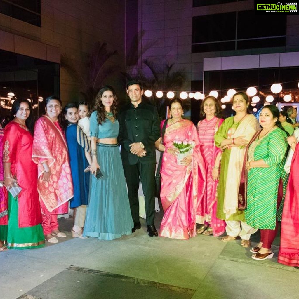 Payal Rohatgi Instagram - #SikhsAreHindus ЁЯЩП Sikh Panth рдореЗрдВ рдЕрд▓рдЧрд╛рд╡рд╛рдж рдХреИрд╕реЗ рдлреЗрд▓рд╛рдпрд╛ рдЧрдпрд╛ рдЗрд╕рдХреЗ рдКрдкрд░ рдЖрдЬ рд╣рдо рдмрд╛рдд рдХрд░реЗрдВрдЧреЗред #MaxArthurMacauliffe рдХрд░рдХреЗ рдЗрдВрд╕рд╛рди рдиреЗ рдпрд╣ рд╕реЛрдЪ рдлреЗрд▓рд╛рдИ рдХреЗ рд╕рд┐рдЦ рд╣рд┐рдиреНрджреБ рдирд╣реАрдВ рд╣реЛрддрд╛ рдФрд░ Guru Granth Saheb рдХрд╛ translation рднреА рдХрд┐рдпрд╛редрдЙрдирдХреЗ рдХреНрдпрд╛ рд╡рд┐рдЪрд╛рд░ рдереЗ Hinduism рдХреЗ рдмрд╛рд░реЗ рдореЗрдВ рд╡реЛ рдЕрдм рд╣рдо рдЖрдк рд╕рдм рд╕реЗ рд╕рд╛рде share рдХрд░реЗрдВрдЧреЗред рдЙрдирдХреЗ рд╣рд┐рд╕рд╛рдм рд╕реЗ Hinduism, America рдХреЗ рдПрдХ рдмрдбрд╝реЗ рд╕рд╛рдБрдк рдХреА рддрд░рд╣ рдерд╛ рдЬреЛ рдЕрдкрдиреЗ рд▓рдкреЗрдЯреЗ рдореЗрдВ рдПрдХ рдЫреЛрдЯреЗ рдкреНрд░рддрд┐рдзрд╡рд╛рдВрдзреА рдХреЛ рд▓реЗ рд▓реЗрддрд╛ рд╣реИред резреоремрек рдореЗрдВ Civil Service рджреНрд╡рд╛рд░рд╛ Max рдкрдВрдЬрд╛рдм рдЖрдПредрезреореореи рдореЗрдВ рдпрд╣ рдкрдВрдЬрд╛рдм рдХреЗ DC рдмрдиреЗредрдЙрд╕рдиреЗ рджреЗрдЦрд╛ рдХреА рд╕рд┐рдЦ рдПрдХ рддрд╛рдХрд╝рддрд╡рд░ рдХрд╝реМрдо рд╣реИ рдФрд░ рдЖрд░реНрдореА рдХреЗ рд▓рд┐рдП рдЙрдкрдпреБрдХреНрдд рдЗрд╕рд▓рд┐рдП рдЙрдирдХреЗ рд▓рд┐рдП рдЖрд░реНрдореА рдореЗрдВ #рдЖрд░рдХреНрд╖рдг рд╢реБрд░реВ рдХрд┐рдпрд╛редMax рдиреЗ рдЖрд░рдХреНрд╖рдг рдХреЗ рджреНрд╡рд╛рд░рд╛ рд╣рд┐рдиреНрджреБ рдХрд╛ рд╕рд┐рдЦ рдореЗрдВ рдзрд░реНрдо рдкрд░рд┐рд╡рд░реНрддрди рдХрд░рдирд╛ рд╢реБрд░реВ рдХрд┐рдпрд╛ рдЬреЛ рдЙрд╕ рд╕рдордп рдзрд░реНрдо рдкрд░рд┐рд╡рд░реНрддрди рдХреА рддреМрд░ рд╕реЗ рдирд╣реАрдВ рджреЗрдЦрд╛ рдЬрд╛рддрд╛ рдерд╛редрдпрд╣ рдХрд░рдиреЗ рд╕реЗ рд╕рд┐рдЦ рдХреА рдЬрдирд╕рдВрдЦреНрдпрд╛ рдмрдбрд╝рдиреЗ рд▓рдЧреА ЁЯЩП рдХрд╛рдиреНрд╣рд╛ рд╕рд┐рдВрд╣ рдирд╛рднрд╛ рдХрд┐ рдХрд┐рддрд╛рдм - тАШрд╣рдо рд╣рд┐рдиреНрджреБ рдирд╣реАрдВтАЩ рдХреА funding рднреА Max Arthur рдиреЗ рдХреА рдереАред Max рдиреЗ рдЦрд╝реБрдж рдПрдХ рдХрд┐рддрд╛рдм рд▓рд┐рдЦреА рдЬрд╣рд╛рдБ рдЙрдиреНрд╣реЛрдВрдиреЗ Khalsa рдкреВрдЬрд╛ рдкреНрд░рдХреГрддрд┐ рдЖрд░рдореНрдн рдХреА рдФрд░ рд╕рд┐рдЦреЛрдВ рдХреЗ рд▓рд┐рдП рдЖрд░реНрдореА рдореЗрдВ рд╢рдкрде рдЧреНрд░рд╣рдг рдХреА рдЕрд▓рдЧ рдкрд░рдордкрд╛рд░рд╛ рдХреА рд╢реБрд░реВрдЖрдд рдХреА ред рдорд╣рдВрддреЛ рдХреЗ рджреЗрдЦрд░реЗрдЦ рдореЗрдВ рдЧреБрд░реБрджреНрд╡рд╛рд░рд╛ рдФрд░ рджрд░рдмрд╛рд░ рд╣реБрдЖ рдХрд░рддреЗ рдереЗ рдЙрд╕ рд╕рдордпредрдкрд░рдВрддреБ рдорд╣рдВрддреЛ рд╕реЗ рдпрд╣ рдЫрд┐рдирдХрд░ рдЦрд╛рд▓рд╕рд╛ рд╕реАрдЦреЛ рдХреЛ рджреЗрдиреЗ рдХрд╛ рд╡рд┐рдЪрд╛рд░ рднреА Max Arthur рдХрд╛ рдерд╛редрдорд╣рдВрддреЛ рдХреЗ рдЦрд╝рд┐рд▓рд╛рдлрд╝ рд╕рд╛рдЬрд╝рд┐рд╢ рд╢реБрд░реВ рдХреА рдЧрдпреА рдФрд░ рдЙрдиреНрд╣реЗрдВ рдмрджрдирд╛рдо рдХрд░рдиреЗ рдХрд╛ рд╕рд┐рд▓рд╕рд┐рд▓рд╛ рд╢реБрд░реВ рд╣реБрдЖред рдмрд╣реБрдд рд╕рд╛рд░реЗ рдЧреБрд░реБрджреНрд╡рд╛рд░реЛрдВ рдХреЛ police рдХреЗ рд╕рд╣рдпреЛрдЧ рд╕реЗ рднреА рдХрдмрдЬрд╛рдпрд╛ рдЧрдпрд╛ред резрепреирел рдореЗрдВ рд╕рд┐рдЦ рдЧреБрд░реБрджреНрд╡рд╛рд░рд╛ bill рдкрд╛рд░рд┐рдд рд╣реБрдЖ рдФрд░ рдХрд╝рд╛рдиреВрдиреА рддрд░реАрдХрд╝реЗ рд╕реЗ рдЧреБрд░реБрджреНрд╡рд╛рд░реЛрдВ рдХреЗ рдХрд╝рдмреНрдЬрд╝реЗ рдЦрд╛рд▓рд╕рд╛ рд╕реАрдЦреЛ рдХреЛ рджрд┐рдП рдЧрдПред SGPC рдХрд╛ рдЧрдарди рд╣реБрдЖ рдЬреЛ рдирд┐рд░реНрдгрдп рд▓реЗрддрд╛ рдерд╛ рдХрд┐ рдХреМрди рд╕рд┐рдЦ рд╣реИ рдФрд░ рдХреМрди рдирд╣реАрдВредрдкреВрд░реНрдг рд░реВрдк рд╕реЗ рд╕рд┐рдЦреЛрдВ рд╕реЗ рд╣рд┐рдиреНрджреБ рд╡рд┐рдШрдарди рдирд┐рдХрд╛рд▓рдиреЗ рдХрд╛ рдХрд╛рд░реНрдп рд╢реБрд░реВ рд╣реБрдЖредSGPC рд╕рд┐рдЦ рдЗрддрд┐рд╣рд╛рд╕ рдХреЛ рдЕрд▓рдЧ рддрд░реАрдХрд╝реЗ рд╕реЗ рд▓рд┐рдЦрдиреЗ рд▓рдЧрд╛ рдФрд░ рд╣рд┐рдиреНрджреБ рдкрд░рдЫрд╛рдИрдВ рдХреЛ рднреА рджреВрд░ рдХрд░рдиреЗ рд▓рдЧрд╛редрдпрд╣рд╛рдБ рднреА рдмреНрд░рд╛рд╣реНрдордг рдХреЛ villain рддрд╣рд┐рдд рджрд┐рдЦрд╛рдиреЗ рдХрд╛ рдкреНрд░рдпрд╛рд╕ рдХрд░рд╛ рдЧрдпрд╛редрдкрдВрдЬрд╛рдмреА рдореЗрдВ рдлрд╝рд╛рд░рд╕реА рднрд╛рд╖рд╛ рдХреЗ рд╢рдмреНрджреЛрдВ рдХрд╛ рдкреНрд░рдпреЛрдЧ рдХрд┐рдпрд╛ рдЬрд╛рдиреЗ рд▓рдЧрд╛ред Guru Gobind Singh рдЬреА рдХрд┐ рд╡рд╛рдгреА Dasam Granth рдореЗрдВ рднреА рдмреНрд░рд╛рд╣реНрдордг рдХреА рдЦрд╝рд┐рд▓рд╛рдлрд╝ рд╕реЛрдЪ рдХреЛ рдлреЗрд▓рд╛рдиреЗ рдХреА рдХреЛрд╢рд┐рд╢ рдХреА рдЧрд╛рдпреАредрд╣рдХрд╝реАрдХрд╝рдд рд░рд╛рдп, рд╕рддреА рджрд╛рд╕, рдорддреА рджрд╛рд╕, рднрд╛рдИ рджрдпрд╛рд▓ рдХреЗ рдмрд▓рд┐рджрд╛рди рдХреЛ рд╕реАрдЦреЛ рдХреЗ рдмрд▓рд┐рджрд╛рди рдмрддрд╛рдХрд░ рдкреНрд░рдЪрд╛рд░рд┐рдд рдХрд┐рдпрд╛ рдЧрдпрд╛ рдЬрдмрдХрд┐ рдЗрдирдХреЗ рд╡рдВрд╢рдЬ рддреЛ рдЖрдЬ рдХреА рддрд╛рд░реАрдЦрд╝ рдореЗрдВ рднреА рд╣рд┐рдиреНрджреБ рд╣реИред рдмрдВрджрд╛ рдмрд╣рд╛рджреБрд░ рдЬрд┐рд╕рдХрд╛ рдЙрд╕ рд╕рдордп рддрддреН рдЦрд╛рд▓рд╕рд╛ рджреНрд╡рд╛рд░рд╛ рд╡рд┐рд░реЛрдз рдХрд┐рдпрд╛ рдЬрд╛рддрд╛ рдерд╛ рдФрд░ рдореБрдЧрд╝рд▓реЛрдВ рд╕реЗ рдорд┐рд▓рдХрд░ рдЙрд╕реЗ рдкрдХрдбрд╝рд╛рдпрд╛ рдЧрдпрд╛ рдерд╛ SGPC рдЖрдЬ рдЙрд╕реЗ рд╕рд┐рдЦ рд╣реАрд░реЛ рдХреЗ рд░реВрдк рдореЗрдВ рдмрддрд╛рддреА рд╣реИред рдирд┐рд░реНрдорд▓ рдЕрдЦрд╛рдбрд╝рд╛ Guru Gobind Singh рдЬреА рдХреА рдбрд╛рд▓реА рд╣реБрдИ рд╕рдВрд╕рдерд╛ рдереА рдФрд░ sanskrit рдХрд╛ рдкреНрд░рдЪрд╛рд░ рдХрд░рддреА рдереА рдЙрд╕реЗ рднреА SGPC рдиреЗ рдирдХрд╛рд░ рджрд┐рдпрд╛ред #payalrohatgi @kakandora
