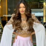 Payal Rohatgi Instagram - सनातन धर्म के अंदर हम गौमाता को पूजते हैं और माँ तक का दर्जा देते हैं और इस बात पर हिन्दु विरोधी लोग काफ़ी मज़ाक़ उड़ाते हैं जिनके धर्म में औरतों को पुरुष से सामान्य भी नहीं समझा जाता। इन लोगों को सबसे पहले हम #CowUrine के फ़ायदे बताते हैं जिसका इस्तेमाल किया जाता है diabetes, heart problems, blood pressure, asthma, cancer जैसी बीमारीयो का इलाज करने में। Cow Urine में काफ़ी ऐसे प्रदार्थ होते हैं जो मनुष्य के शरीर में होते हैं।इसके बावजूद सनातन धर्म को regressive कहते हैं यह पड़े लिखे लोग 😉 हमने एक video भी share किया है कि कैसे #Camel Urine कुछ Arab लोग पे रहे हैं और Camel Urine को मुस्लिम देशों में बेचा भी जाता है।कहते हैं की इससे पीने से बालों में dandruff नहीं होता 🤣🤣 अब अगर Cow urine ओर Camel urine दोनो का फ़ाईदाँ देखे तो Cow urine ज़्यादा फ़ाईदे जनक लगती हैं 😉 इसके इलावाँ उन लोगों को मेरा संदेश जिन्होंने गौमाता को काटा है कि सनातन धर्म में हम कर्म में मानते हैं। और सबको अपने कर्म का फल ज़रूर मिलता है। Barkha Dutt करके पत्रकार को हम इतना कहना चाहते हैं जिनके show पे नक़ली feminists कहती हैं कि भारत में लोगों के खाने की choice पे भी सवाल उठाया जाता है की हम तो आप जैसे गौ हत्यारों को समझा सकते हैं बाक़ी कर्मों की सज़ा तो भगवान देगा 🙏 #payalrohatgi
