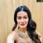 Payal Rohatgi Instagram – #MehboobaMufti जो एक समय पर J&K कि CM रह चुकी है उसने #TabrezAnsari कि मौत को communal angle दिया जो एक #Chor था और BJP सरकार जो Jharkhand में है उसे blame करने कि कोशिश की।उन्होंने भारत की नक़ली media का angle कि Tabrez को इसलिए मारा गया क्यूँकि वो #जयश्रीराम नहीं बोल रहा था दिखाता है हमारे देश कि मीडिया का दोगलापण। 
यह जो नक़ली media है इसने कभी awareness नहीं create करी जब Bengal में #RamKrishna के एक सनयासी को मार दिया गया क्यूँकि वो #जयश्रीराम chant कर रहा था। साथ में #Ramalingam को Tamilnadu में इसलिए मार डाला क्यूँकि वो Dalits कि conversion रोक रहा था।हम सब को पता है अभी कि कैसे Bengal में Dr का skull smash करने की कोशिश कि गयी थी। यह दिखता है कि #DaraHuaMusalman यह tagline जो नक़ली लोग promote कर रहे है उनका मक़सद क्या है और हम सब को पता है कि यह minority कैसे अपनी जनसंख्या बड़ा रही है और आज के दिन minority नहीं है। साथ में हम नाम ले रहे हैं उन लोगों का जो Non-Muslims हैं और उनको lynch किया गया भारत में। हम फिर से कह रहे हैं कि हम यह सोच के ख़िलाफ़ है ना कि कोई धर्म के 🙏 #payalrohatgi