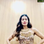 Payal Rohatgi Instagram - #MehboobaMufti जो एक समय पर J&K कि CM रह चुकी है उसने #TabrezAnsari कि मौत को communal angle दिया जो एक #Chor था और BJP सरकार जो Jharkhand में है उसे blame करने कि कोशिश की।उन्होंने भारत की नक़ली media का angle कि Tabrez को इसलिए मारा गया क्यूँकि वो #जयश्रीराम नहीं बोल रहा था दिखाता है हमारे देश कि मीडिया का दोगलापण। यह जो नक़ली media है इसने कभी awareness नहीं create करी जब Bengal में #RamKrishna के एक सनयासी को मार दिया गया क्यूँकि वो #जयश्रीराम chant कर रहा था। साथ में #Ramalingam को Tamilnadu में इसलिए मार डाला क्यूँकि वो Dalits कि conversion रोक रहा था।हम सब को पता है अभी कि कैसे Bengal में Dr का skull smash करने की कोशिश कि गयी थी। यह दिखता है कि #DaraHuaMusalman यह tagline जो नक़ली लोग promote कर रहे है उनका मक़सद क्या है और हम सब को पता है कि यह minority कैसे अपनी जनसंख्या बड़ा रही है और आज के दिन minority नहीं है। साथ में हम नाम ले रहे हैं उन लोगों का जो Non-Muslims हैं और उनको lynch किया गया भारत में। हम फिर से कह रहे हैं कि हम यह सोच के ख़िलाफ़ है ना कि कोई धर्म के 🙏 #payalrohatgi