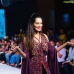Payal Rohatgi Instagram - कोई भी भारतीय भारत के संविधान के ऊपर नहीं।आप सब ने video देखा होगा कि एक सरदारजी #kirpan लेकर Delhi Police के साथ लड़ रहा है और दिल्ली police वाले डंडे से उसे रोकने की कोशिश कर रहे है। मेरा मानना है कि अगर सरदार जी की ग़लती थी या नहीं थी परंतु उसे एक नागरिक के तहित police पे हाथ उठाने का कोई हक़ नहीं। कोई #AkaliDal करके political party के नेता #ManjinderSSirsa जो मेरे #Sati के statement को समझे बिना मुझे बेवक़ूफ़ कह रहे थे वो अब इस tempo driver #SarabjitSingh को गुरुद्वारा ले जाके राजनीति कर रहे हैं। सरदार की ग़लती थी की वो #Kirpan policeवालों पे निकाल रहा था। Sikh लोग #kirpan इसलिए रखते थे क्यूँकि मुग़ल invaders हिन्दु लड़कियों के ऊपर गंदी नज़र रखते थे और उनकी रक्षा के लिए उन्होंने ने #kirpan रखना शुरू किया। मगर कुछ गद्दे जैसे #AshokSwain जो Hinduism के ख़िलाफ़ हैं और Hindu आतंक की नक़ली कहानी बेचना चाहते हैं उन्होंने यह situation का फयदा उठाने की कोशिश की है। हिन्दु और sikh एक ही कोम से हैं और Delhi Police अपनी duty कर रही थी बजी वो एक Hindutva Gang थी 🙏 #ManjinderSirsa जैसे लोग और #AshokSwain जैसे लोग दोनो ख़तरनाक है भारत की unity के लिए क्यूँकि एक Delhi police को hindutva gang बताता है और बाक़ी कोम के लोगों को उत्तेजित करता है और दूसरा सिखों को समझाने के बजाए उनको और भाड़का रहा है। #payalrohatgi Crowne Plaza New Delhi Rohini