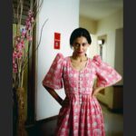 Payal Rohatgi Instagram - Burqa vs Ghonghaat 🤨 #TaslimaNasreem एक मुस्लिम महिला ने tweet किया है की Holy Quran में लिखा है की आप non believers of Islam को मार सकते है 😡। यह कहाँ की ideology है ? वो कहती हैं की अगर burqa ban religious ideology के ख़िलाफ़ है तो ban on murder of Non-Muslims भी वो religious ideology के ख़िलाफ़ है🙏 यह information पे कोई liberals ने आज तक क्यूँ कुछ नहीं बोला 😡😡😡 #ARRahman की बेटी एक TV show पे आयी और बोली की वो burqa अपनी मर्ज़ी से पहनती है तो हम महान बाप और बेटी को यही बोलेंगे की आप घर में ज़रूर पहनिये burqa परंतु घर के बाहर public जगह में अपना चेहरा cover नहीं कर सकती क्यूँकि हमें क्या पता की burqa के पीछे एक मासूम मुस्लिम महिला है कि एक जिहादी 🙏 #MuslimEducationalSociety ने kerala में #FaceBurqa ban किया कल तो हमें यह सुनकर अच्छा लगा क्यूँकि public places में सबकी सुरक्षा के बारे में ध्यान रखना पड़ता है। परंतु #JavedAkhtar saab ने बात घुमा दी ghoonghat को बीच में लाके यह बहुत ग़लत किया उन्होंने। ghoonghat पहनके कोई हिन्दु औरत बे bombing नहीं किया है और वो कर भी नहीं सकती क्यूँकि ghoonghat से सिर्फ़ face cover होता है body नहीं। burqa से face के साथ साथ body भी cover होती है तो अगर हम #faceban of burqa हटा दे परंतु अगर कोई मुस्लिम औरत जिहादी सोच रखती है तो burqa के नीचे bomb लगा सकती है। तो JavedAkhtar saab ने ghoonghat को target करके उनका hinduphobia दिखाया है क्यूँकि urban शहरों में आज भी हम burqa clad mahila देखते हैं परंतु ghoonghat wali mahila नहीं देखते 🙏 #photooftheday #google #pictures #fashion #style #frame #mindfulness #payalrohatgi