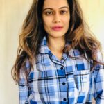 Payal Rohatgi Instagram - राहुल गांधी जी का एक दूसरा नाम है #RaulVinci जो एक British नाम है। अभी तक तो यह हमें सिर्फ़ एक झूठे हिन्दु surname से बेवक़ूफ़ बना रहे हैं परंतु अभी तो मामला एक दूसरे देश की नागरिंकता का है और यह तो बहुत ज्यदा ग़लत बात है। जब आप एक public platform पे चुनाव लड़ते हैं और आशा करते हैं की आपको लोग मत दे तो फिर आप को उन्हें सच बोलना चाहिए। चाहे आप Urmila हो या Rahul, आपको भारतीय लोगों को सच बोलना पड़ेगा क्यूँकि आप वो ज़माने में नहीं जब आप कुछ भी बोलकर उन्हें बेवक़ूफ़ बना दे। राहुल कहते हुए आए हैं की Ambani जी Modi जी के ख़ास दोस्त हैं जब की उन्होंने कांग्रिस के नेता Milind Deora को भी endorse किया है। तो बात है क़ाबिलियत की बात है भारत के भविष्य की 🙏#payalrohatgi