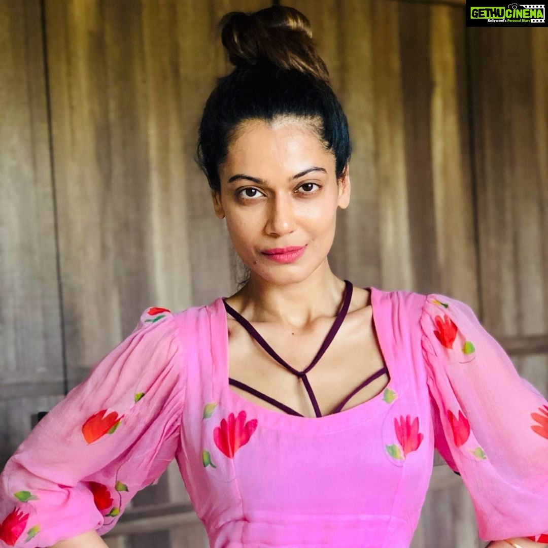 Payal Rohatgi Instagram - Every word has consequences, every silence too....#photography #instagram #mood #payalrohatgi एक हिन्दु ने दूसरे हिन्दु को मारा। Godse ने Gandhi को मारा।इसे आप क़त्ल कह सकते हैं, आतंकवाद कैसे 🤔। आतंकवादी वो होते हैं जो अपने से #अलग धर्म के लोगों को मारते है क्यूँकि उनको वो दूसरे धर्म से नफ़रत होती है। #KamalHaasan आप समजे 🤨।बुढ़ापे में अक्सर लोग सठिया जाते हैं🙏 Kamal Haasan अपना राजनीति career शुरू करने के लिए #NathuramGodse को भारत का पहला आतंकवादी कहते हैं😡। वो मुस्लिम dominated जगह से vote माँगते समय ऐसा कहते हैं। उनको शर्म आनी चाहिए क्यूँकि वो नफ़रत फेला रहे हैं। जिसने भारत का विभाजन करवाया #DirectActionDay घोषित करके और मासूम हिंदुओ कि जान ली वो #MohammedAliJinnah भारत का पहला आतंकवादी था। इतना हिन्दु नफ़रत अच्छा नहीं 🙏 #Election2019