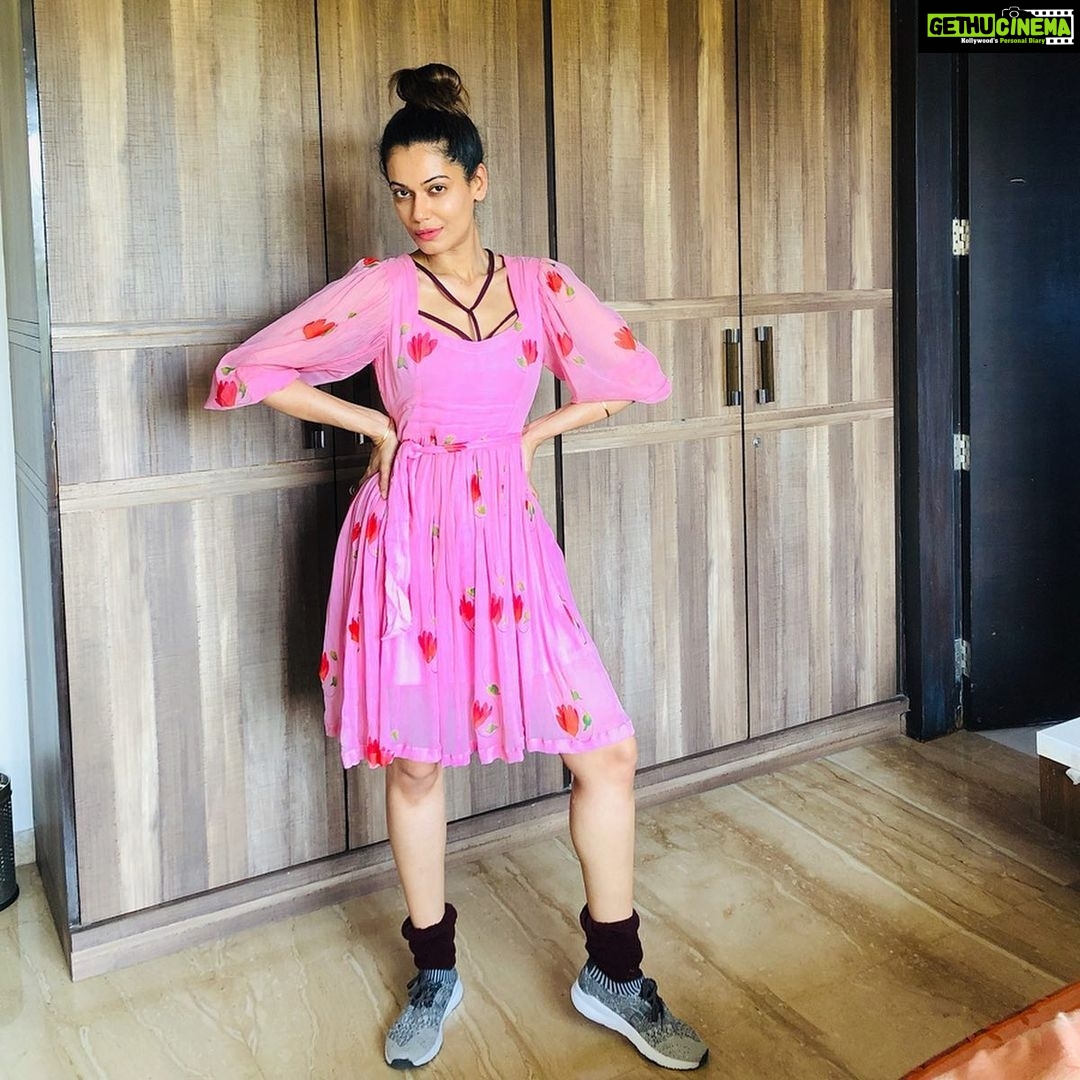 Payal Rohatgi Instagram - Every word has consequences, every silence too....#photography #instagram #mood #payalrohatgi एक हिन्दु ने दूसरे हिन्दु को मारा। Godse ने Gandhi को मारा।इसे आप क़त्ल कह सकते हैं, आतंकवाद कैसे 🤔। आतंकवादी वो होते हैं जो अपने से #अलग धर्म के लोगों को मारते है क्यूँकि उनको वो दूसरे धर्म से नफ़रत होती है। #KamalHaasan आप समजे 🤨।बुढ़ापे में अक्सर लोग सठिया जाते हैं🙏 Kamal Haasan अपना राजनीति career शुरू करने के लिए #NathuramGodse को भारत का पहला आतंकवादी कहते हैं😡। वो मुस्लिम dominated जगह से vote माँगते समय ऐसा कहते हैं। उनको शर्म आनी चाहिए क्यूँकि वो नफ़रत फेला रहे हैं। जिसने भारत का विभाजन करवाया #DirectActionDay घोषित करके और मासूम हिंदुओ कि जान ली वो #MohammedAliJinnah भारत का पहला आतंकवादी था। इतना हिन्दु नफ़रत अच्छा नहीं 🙏 #Election2019