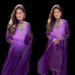 Payal Rohatgi Instagram - Sameer Wankhede को Aryan Khan case से निकाल दिया गया है और एक दूसरा SIT बनाया गाया है जहाँ पर वरिष्ठ officer और Sanjay Singh इस case को handle करेंगे। साथ साथ में Nawab Malik के दामाद के case को handle करेंगे और 2-3 ओर भी case handle करेंगे जो Sameer Wankhede देख रहे थे। इस बदलाव पर Sameer Wankhede का कहना है कि उन्होंने ख़ुद एक writ petition में लिखा था High court में की वो चाहते हैं कि ये सारे cases का investigation कोई ओर करे क्योंकि उनके ऊपर जो इल्ज़ाम लगाए गए थे भ्रष्टाचार के वो ग़लत थे । Aryan Khan को अगर जानबूझ के इसके इसके अंदर फँसाया गया है तो उसे न्याय मिले अगर नवाब मलिक के दामाद को भी जानबूझ के इस केस में फँसाया गया है तो उसे भी न्याय मिले क्योंकि सब लोगों का सच बाहर आना चाहिए। किसी को भी निजी दुश्मनी के कारण जेल में डालना ग़लत है और caste का इस्तेमाल करना, धर्म का इस्तेमाल करना reservations का फ़ायदा उठाने के लिए ये भी ग़लत है जो आज की तारीख़ में भी भारत में दिखाई दिया जाता है। Sameer Wankhede ने अगर वो किया है तो वो ग़लत है। #payalrohatgi