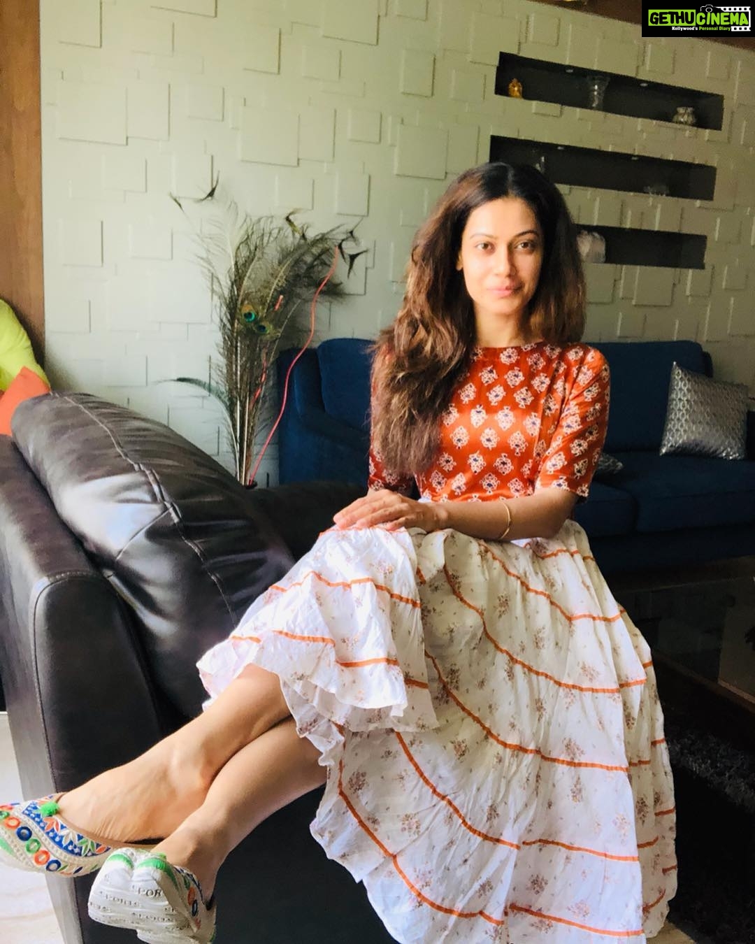 Payal Rohatgi Instagram - Hinduism has a history of #Kamasutra & Islam has a history of #hijab. Which religion is regressive 🤔🤣🙀 #BharatiyaNavVarsh #Feminism #FactCheck #payalrohatgi