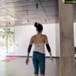 Payal Rohatgi Instagram - When communal jihadi Islamist #IndianMuslim like G.... stalks U & then run away like their Mentor #RahulGandhi who runs away to #Wayanad 🤣🤔 Do YOGA as being a #Hindu we should know how to deal with these jihadis who live in disguise in #SecularIndia as CERTAIN #IndianMuslim 🙏#TuesdayMotivation #PappuDarGaya #payalrohatgi और हमने देखा women doing yoga in #hijab 🤔. Bechari hijab hold करती हैं या पैर 🤣🙏