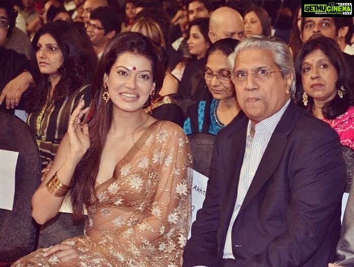 Payal Rohatgi Instagram - Good Muslim vs Bad Muslim ЁЯди рдЬреИрд╕реЗ #ShashiTharoor рд╣рдорд╛рд░реЗ рд╕рд╛рде рдЯрд┐рдкреНрдкрдгреА share рдХрд░ рд░рд╣реЗ рдереЗ рдХреА рдХреМрди Good Hindu рд╣реИ рдФрд░ рдХреМрди Bad Hindu рдХреБрдЫ рдорд╣реАрдиреЗ рдкрд╣рд▓реЗ рдЖрдЬ рд╣рдо рднреА share рдХрд░рддреЗ рд╣реИрдВ рд╣рдорд╛рд░реЗ рд╡рд┐рдЪрд╛рд░ ред #FarahKhanAli рдПрдХ #BadMuslim рд╣реИ рдХреНрдпреВрдБрдХрд┐ рд╡реЛ рдкрд╛рдХрд┐рд╕реНрддрд╛рди рдХреЗ PM рд╕реЗ рднреАрдЦ рдорд╛рдБрдЧрддреА рд╣реИ рдХреА рдЙрдирдХреЛ #PulwamaTerrorAttack рдкреЗ рдЬрд▓реНрдж рдЬрд╡рд╛рдм рджреЗрдирд╛ рдЪрд╛рд╣рд┐рдП рдерд╛ рд╡рд░рдирд╛ рдореЛрджреА рдЬреА рдкрд╛рдХрд┐рд╕реНрддрд╛рди рдкреЗ рд╣рдорд▓рд╛ рдХрд░рдХреЗ elections рдЬреАрдд рдЬрд╛рдПрдЧреЗ ЁЯШб рдмрд╣реБрдд рдШрдЯрд┐рдпрд╛ рд╕реЛрдЪ рд╣реИред рд╕рд╛рде рдореИрдВ рд╡реЛ #HinduTerror рдпрд╣ рд╢рдмреНрдж рдХреЛ promote рдХрд░рддреА рд╣реИ рдЬрдм рдкреВрд░реА рджреБрдирд┐рдпрд╛ рдореИрдВ рд╕рдм рдЬрд╛рдирддреЗ рд╣реИ рдХрд┐ Mughal рд░рд╛рдЬрд╛ middle east рд╕реЗ рдЕрдкрдиреЗ рдШреЛрдбрд╝реЗ рднрдЧрд╛рдХрд░ рдЖрдП рдереЗ рд╣рд┐рдВрджреБрд╕реНрддрд╛рди рдХреА рддрд░рдлрд╝ рд▓реЛрдЧреЛрдВ рдХреЛ convert рдХрд░рдиреЗ рдХреЗ рдЪрдХреНрдХрд░ рдореИрдВред Hindu рдХрднреА рднреА рдХрд┐рд╕реА рдХреЛ рдЬрд╝рдмрд░рджрд╕реНрддреА convert рдирд╣реАрдВ рдХрд░рддрд╛ рд╕рд┐рд░реНрдлрд╝ рдорд╕рд▓реАрдорд╕ рдореИрдВ рдпрд╣ рдкреНрд░рдерд╛ рд╣реИ ред #HamidAnsari, former Vice President of India talked about hatred being promoted in secular India after his job got over but was apparently blind when in government office ЁЯди is another example of #BadMuslim. #RahulGandhi, рднреА #BadMuslim рд╣реИрдВ рдЬреЛ рдХрд╣рддреЗ рд╣реИрдВ рдХреА BJP/RSS рдХреА ideology рдирдлрд╝рд░рдд рдХреЛ promote рдХрд░рддреА рд╣реИ ЁЯдФ рдЬрдмрдХрд┐ рдЙрдиреНрд╣реЗрдВ рдирд╣реАрдВ рдкрддрд╛ рдХрд┐рд╕рдХреА рд╕рд░рдХрд╛рд░ рдореИрдВ рд╢рд╛рдпрдж Kashmiri pandits genocide, 26/11 attacks etc рд╣реБрдЖ рдерд╛ ЁЯШЬ ред рд╡реЛ #ManoharParrikar рдЬреА рдХреЗ рджреЗрд╣рд╛рдВрдд рдкрд░ рдЕрдлрд╝рд╕реЛрд╕ рдЭрд╛рд╣рд┐рд░ рдХрд░рддреЗ рд╣реИрдВ рдордЧрд░ рдЬрдм рд╡реЛ рдЬрд╝рд┐рдВрджрд╛ рдереЗ рддрдм рдЙрдирдХрд╛ рдирд╛рдо рдЦрд╝рд░рд╛рдм рдХрд░рдиреЗ рдХреА рдХреЛрд╢рд┐рд╢ рдХреА Rafale рдбреНрд░рд╛рдореЗ рдореЗрдВред Parrikar рдЬреА рднреА RSS рдХреЗ рдереЗ рдФрд░ рд╕рдлрд▓рддрд╛ рд╕реЗ Goa рдХреЗ CM рдмрдирддреЗ рдЖ рд░рд╣реЗ рдереЗред #PriyankaGandhi, рднреА #BadMuslim рд╣реИ рдХреНрдпреВрдБрдХрд┐ рд╡реЛ рдЕрдкрдиреЗ рднрд╛рд╕рди рдореЗрдВ рд▓реЛрдЧреЛрдВ рдХреЛ рдХрд╣рддреА рд╣реИ рдХреА рдЖрдк рд╡реЛ рдиреЗрддрд╛ рдХреЛ рдЪреБрдирд┐рдП рдЬреЛ рдЖрдкрдХрд╛ рдлрд╝рд╛рдпрджрд╛ рдХрд░реЗ рдирд╣реАрдВ рджреЗрд╢ рдХрд╛ ЁЯдФред рд╕рдЪреНрдЪрд╛рдИ рдЬрд▓реНрдж рдмрд╛рд╣рд░ рдЖ рдЧрдИ ЁЯЩП #AbdulKalam рдЬреА рдПрдХ #GoodMuslim рд╣реИрдВ рдФрд░ рдПрдХ J&K рдХрд╛ рд▓рдбрд╝рдХрд╛ #IrfanRamzanSheikh рдЬрд┐рд╕реЗ shaurya chakra рдорд┐рд▓рд╛ рдЖрддрдВрдХрд╡рд╛рджреА рдХреЛ fight рдХрд░рдиреЗ рдХреЗ рд▓рд┐рдП ЁЯЩП #payalrohatgi #paayalrohatgi #happyholi2019