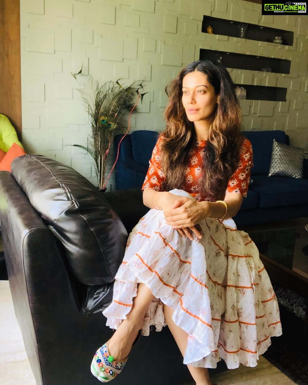 Payal Rohatgi Instagram - Hinduism has a history of #Kamasutra & Islam has a history of #hijab. Which religion is regressive 🤔🤣🙀 #BharatiyaNavVarsh #Feminism #FactCheck #payalrohatgi