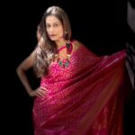 Payal Rohatgi Instagram - Virat Kohli ने social media के online trolls जो बेनाम होते हैं उनको target करते हुए कहा कि ये लोग सिर्फ़ नफ़रत फैलाते हैं क्योंकि इनको इनकी ज़िंदगी में प्यार नहीं मिलता। ये उन्होंने तब कहा जब online social media trolls ने Mohammed Shami को निशाना बनाया जिसकी bowling पर भी pakistan ने चौके छक्के लगाए और Bharat वो match हार गए। अब Virat Kohli के इस बयान के बाद उनकी 9 महीने की बेटी को निशाना बनाया गया और उसको बलात्कार कि धमकी दी गयी जो गम्भीर अपराध है। DWC ने delhi police को इस मामले में तहक़ीक़ात करने को कहा है, FIR दर्ज करवाई है और वो चाहते हैं कि उन trolls का नाम लोगों को पता चले जो social media पर बेनाम होकर ऐसी गंदी धमकियाँ देते हैं public figures को। ऐसे trolls को jail के पीछे डालना चाहिए। #payalrohatgi