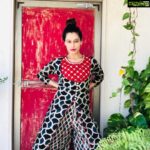 Payal Rohatgi Instagram - Not everyone gets the same version of me. One person will tell U I am an amazing beautiful soul & another that I am a cold hearted person. Believe them both. I act accordingly 🙏 #payalrohatgi @suramyatrends