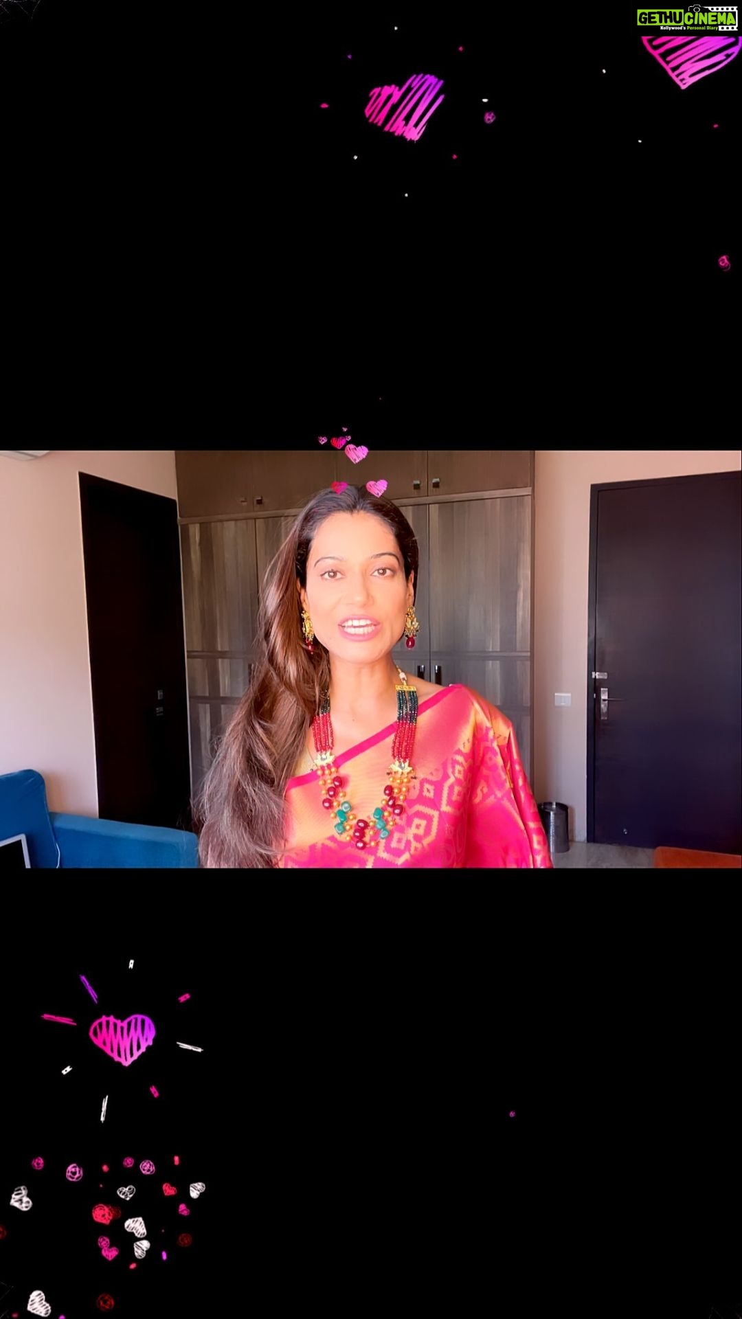 Payal Rohatgi Instagram - सेवा परमो धर्मः गुण के बिना रूप व्यर्थ है, विनम्रता के बिना विद्या व्यर्थ है। होश ना हो तो जोश व्यर्थ है, उपयोग ना आए तो धन व्यर्थ है। परोपकार न करने वाले का तो जीवन ही व्यर्थ है। आपको और आपके परिवार को दीपावली की शुभकामनाएं Happy Diwali ❤️ #payalrohatgi #vocalforlocal