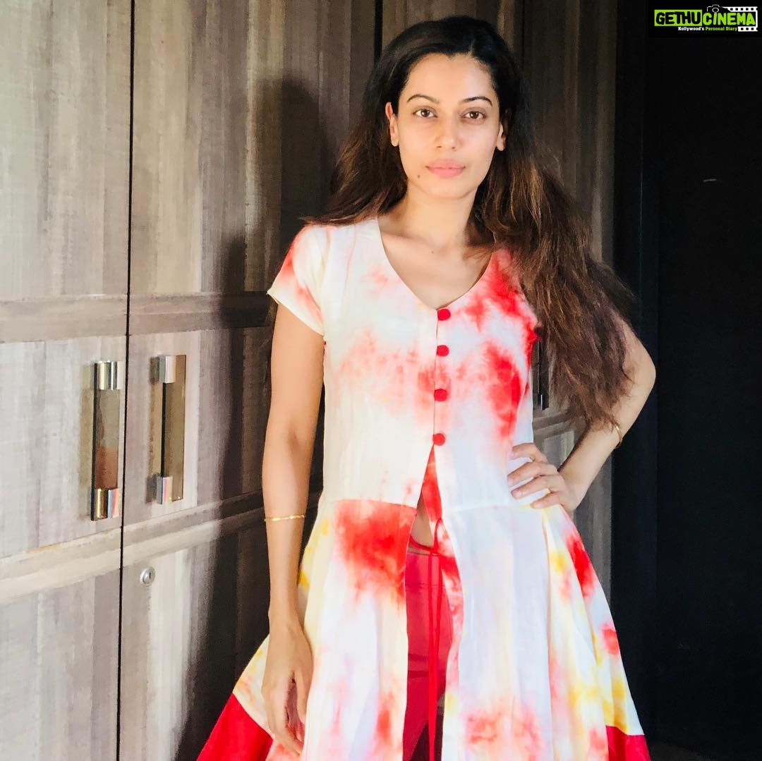 Payal Rohatgi Instagram - The Bhagavat Gita are the essential teachings of Shri Krishna to Arjuna, the warrior prince on the battlefield when Arjuna’s resolve was shaken upon seeing his teachers, relatives, friends & other loved ones in the opposing army. Let’s remember that Indians 🙏. When asked: I am #WingCommanderAbhinandan My Service Number is 27981 m a flying pilot My religion is #Hindu Pak official: More info "Sorry, Sir. That's all I'm supposed to tell you." Well secular media, u don’t have to check on his religion for your unethical write ups now 🙏 Fact that Pakistani supporters using #RightWingHindu sentiment & #electionword in their narrative is biased & misleading. India is a secular country but these anti nationals want to blame PM of India, 4 a terrorist act by #Islamic Orgnaisation JEM shows their vindictive behaviour 🙏 #payalrohatgi #paayalrohatgi