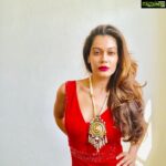 Payal Rohatgi Instagram - क्या अंतर है #Religious matter मैं और #Humanrights matter मैं ? #Feminists ने कभी भी section 497 पे ( जो कुछ महीने पहले तक एक जुर्म था) सवाल नहीं उठाए जहाँ एक #IndianWife का master था एक #IndianHusband।Supreme court ने section 497 को decriminalise करते हुए कहा था कि Husband is Not the Master of His Wife तो फिर भाई और बहनो #IndianMuslim husband कैसे अभी तक Master बनके अपनी wife को ३ शब्द कहकर तलाक़ देते हुए आ रहा था 🤪। #TripleTalaqBill का पास होना अब section 497 के रद होने के बाद और भी ज़्यादा आसान हो जाना चाहिए। मगर आसचार्य जनक बात यह है की अभी तक १५० साल पुराना section497 law valid tha और अभी रद हुआ है, और #TripleTalaqBill को pass करने की कोशिश की जा रही है 🙏 भारत के Feminists और HumanRights वाले उनके मालिक कांग्रिस की तरह दोगले है 🙏#jaishreeram