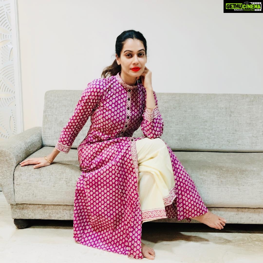 Payal Rohatgi Instagram - क्या हम #Congress के बारे मैं कुछ लिख सकते हैं की वो भी @instagram #India के office के employee delete कर देंगे as violation of community guidelines 😜 हमें डर लग रहा है अभी 🙏 #payalrohatgi #paayalrohatgi