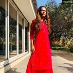 Payal Rohatgi Instagram - किसी दूसरे के जीवन के साथ पूर्ण रूप से जीने से अच्छा है की हम अपने स्वयं के भाग्य के अनुसार अपूर्ण जिए।जो मन को नियंत्रित नहीं करते, उनके लिए वह मन शत्रु के समान कार्य करता है। #ShivajiMaharaj #ShivajiJayanti #payalrohatgi #paayalrohatgi. Pakistan forced #LalBahadurShastri ji to return d won territory of Pakistan including POK by making him sign #Tashkent treaty which eventually led 2 his death. #Pakistan, U are d terrorists, U are d Jihadis, U are desperate to convert everyone into Muslims. We dont want 2 convert 😡 #liarsbelike Pakistan PM #imrankhan 🙏