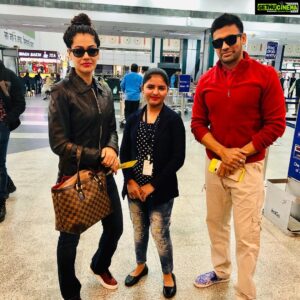 Payal Rohatgi Instagram - Savarkar Hindu Sabha के leader थे और एक पड़े लिखे बुधि विच आदमी थे। वो एक lawyer, writer और revolutionary Indian Freedom Fighter थे । वो गांधी जी के non violence ideology के ख़िलाफ़ थे और वो गरम दल को belong करते थे। India House जो England मैं है वहाँ पे Savarkar जी को एक Indian Patriot के नाम से जाना जाता है और भारत के उत्तम नेता को भारत मैं terrorist साबित करने की कोशिश की गई है । दोनो Savarkar और Godse मित्र थे और दोनो ब्राह्मण हिन्दु परिवार से थे इसलिए दोनो को निशाना बनाया जाता है वो लोगों द्वारा जो ब्राह्मण जो हिन्दु धर्म को belong करते हैं उनको ख़त्म करना चाहते हैं । #payalrohatgi #sangramsingh Sardar Vallabhbhai Patel International Airport