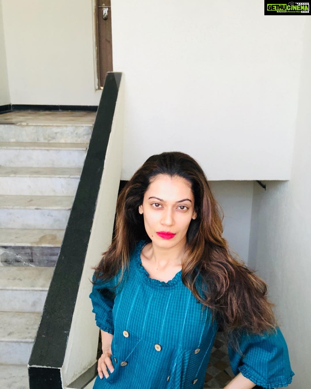 Payal Rohatgi Instagram - #BabriMasjid को मुग़ल invader babar ने बनाया था भारत की ज़मीन पर। यह बात साबित करती है अपने आप मैं की जब एक invader ने masjid बनाया था जब वो भारत पे क़ब्ज़ा करना चाहता था तो फिर कैसे वो ज़मीन उसकी हुई 😡। हम यह बात Supreme Court मैं साबित नहीं कर पाए अभी तक, इसका मतलब कांग्रिस के वक़ील कितने घटिया क़िस्म के लोग है 🙏 #RahulGandhi जी ने Dubai मैं RBI, CBI और Supreme Court of India की करी बुराई जो बहुत शर्मनाक है। उन्हें Supreme Court की सारी decisions सही लगती है जैसे Alok Verma reinstatemen, probing of Rakesh Asthana cases, Fake encounter Guj cases, etc परंतु उन्हें Rafale petitions रद कर दिए यह पसंद नहीं 🙏 Lohri के समय #DullaBhatti की कहानियाँ बहुत कही जाती हैं जो हिन्दु लड़कियों को बचाते थे Mughal invaders के चुंगल से जिन्हें उठाया जाता था ज़बरदस्ती। #CitizenAmendmentBill कांग्रिस इसलिए पास नहीं करना चाहता क्यूँकि वो रोहिंग्या Muslims को भी भारतीय नागरिक बनना चाहता है🙏 #paayalrohatgi #payalrohatgi