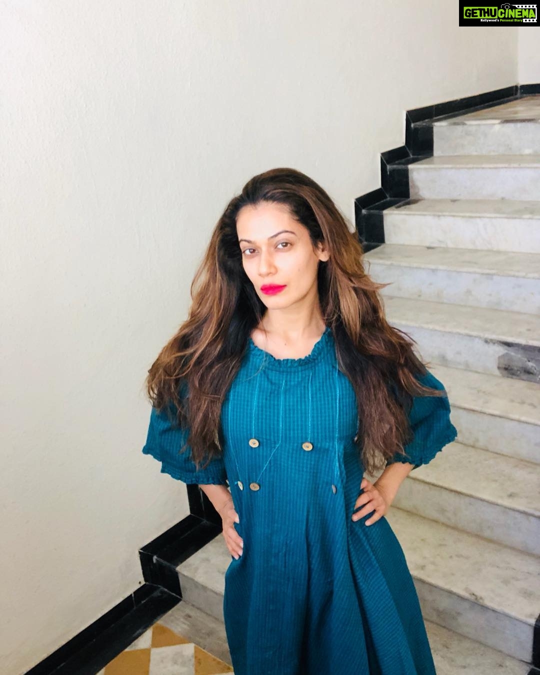Payal Rohatgi Instagram - #BabriMasjid को मुग़ल invader babar ने बनाया था भारत की ज़मीन पर। यह बात साबित करती है अपने आप मैं की जब एक invader ने masjid बनाया था जब वो भारत पे क़ब्ज़ा करना चाहता था तो फिर कैसे वो ज़मीन उसकी हुई 😡। हम यह बात Supreme Court मैं साबित नहीं कर पाए अभी तक, इसका मतलब कांग्रिस के वक़ील कितने घटिया क़िस्म के लोग है 🙏 #RahulGandhi जी ने Dubai मैं RBI, CBI और Supreme Court of India की करी बुराई जो बहुत शर्मनाक है। उन्हें Supreme Court की सारी decisions सही लगती है जैसे Alok Verma reinstatemen, probing of Rakesh Asthana cases, Fake encounter Guj cases, etc परंतु उन्हें Rafale petitions रद कर दिए यह पसंद नहीं 🙏 Lohri के समय #DullaBhatti की कहानियाँ बहुत कही जाती हैं जो हिन्दु लड़कियों को बचाते थे Mughal invaders के चुंगल से जिन्हें उठाया जाता था ज़बरदस्ती। #CitizenAmendmentBill कांग्रिस इसलिए पास नहीं करना चाहता क्यूँकि वो रोहिंग्या Muslims को भी भारतीय नागरिक बनना चाहता है🙏 #paayalrohatgi #payalrohatgi