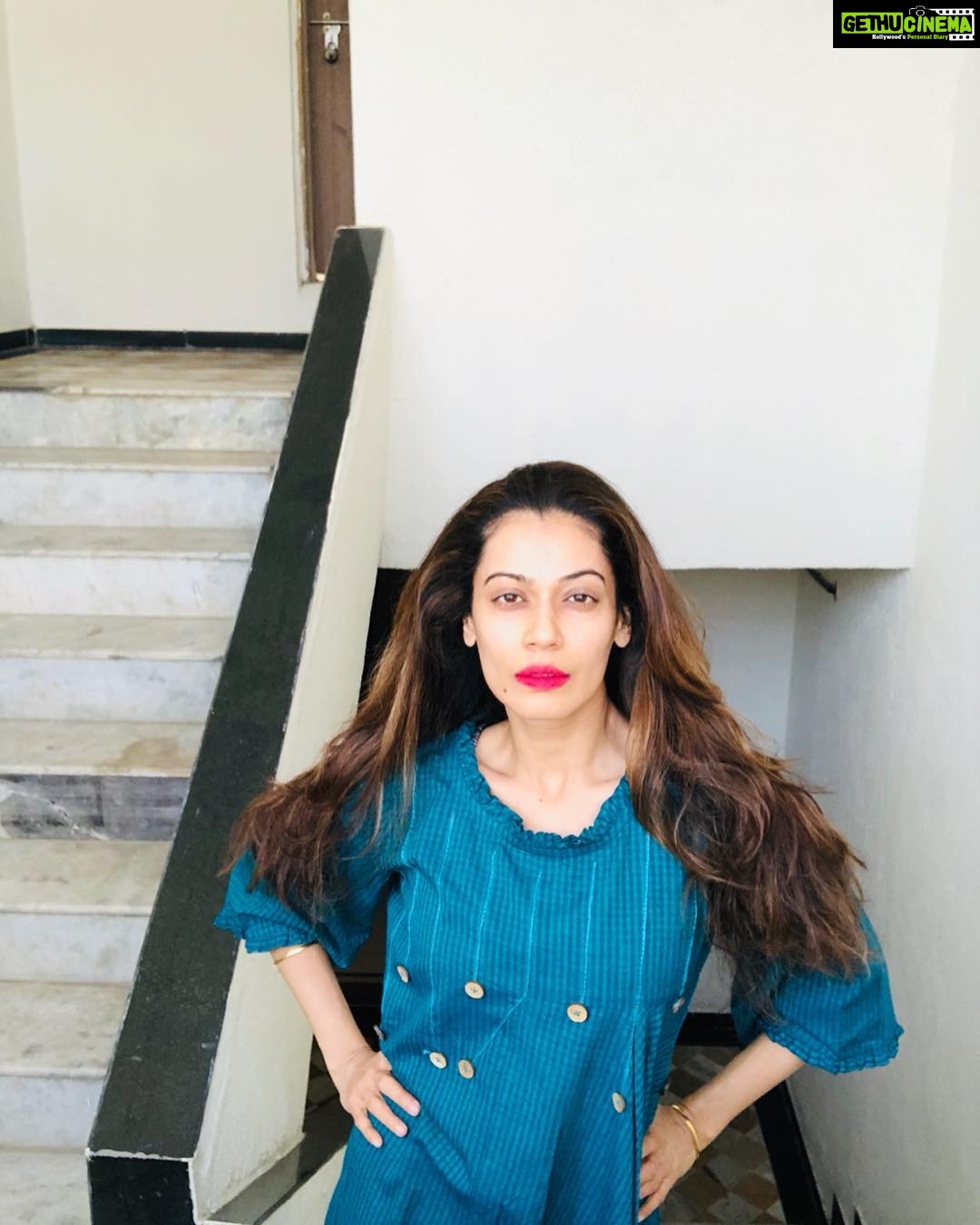 Payal Rohatgi Instagram - #BabriMasjid को मुग़ल invader babar ने बनाया था भारत की ज़मीन पर। यह बात साबित करती है अपने आप मैं की जब एक invader ने masjid बनाया था जब वो भारत पे क़ब्ज़ा करना चाहता था तो फिर कैसे वो ज़मीन उसकी हुई 😡। हम यह बात Supreme Court मैं साबित नहीं कर पाए अभी तक, इसका मतलब कांग्रिस के वक़ील कितने घटिया क़िस्म के लोग है 🙏 #RahulGandhi जी ने Dubai मैं RBI, CBI और Supreme Court of India की करी बुराई जो बहुत शर्मनाक है। उन्हें Supreme Court की सारी decisions सही लगती है जैसे Alok Verma reinstatemen, probing of Rakesh Asthana cases, Fake encounter Guj cases, etc परंतु उन्हें Rafale petitions रद कर दिए यह पसंद नहीं 🙏 Lohri के समय #DullaBhatti की कहानियाँ बहुत कही जाती हैं जो हिन्दु लड़कियों को बचाते थे Mughal invaders के चुंगल से जिन्हें उठाया जाता था ज़बरदस्ती। #CitizenAmendmentBill कांग्रिस इसलिए पास नहीं करना चाहता क्यूँकि वो रोहिंग्या Muslims को भी भारतीय नागरिक बनना चाहता है🙏 #paayalrohatgi #payalrohatgi