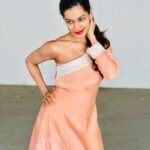 Payal Rohatgi Instagram - Trolls (जो शायद प्रिय कांग्रिस के हैं ) 🤪कहते हैं कि मुझे Bharatiya Janata Party (BJP) की टिकट चाहिए इसलिए मैं आजकल politics के ऊपर बोल रही हु, तो भाई और बहनो politicians की क्या salary होती हैं 🤪Politicians को free घर, बिजली और बहुत सारे incentives मिलते हैं परंतु मेरे पास उनके exact salary details नहीं हैं लेकिन Indian Politician बनना बुरी बात नहीं, क्या कहते हैं trolls 🤪😉 और आख़िर मैं politicians, आप अपने देश के प्रति वफ़ादार है या अपने धर्म के प्रति 🤔🙏 जय श्री राम 🙏
